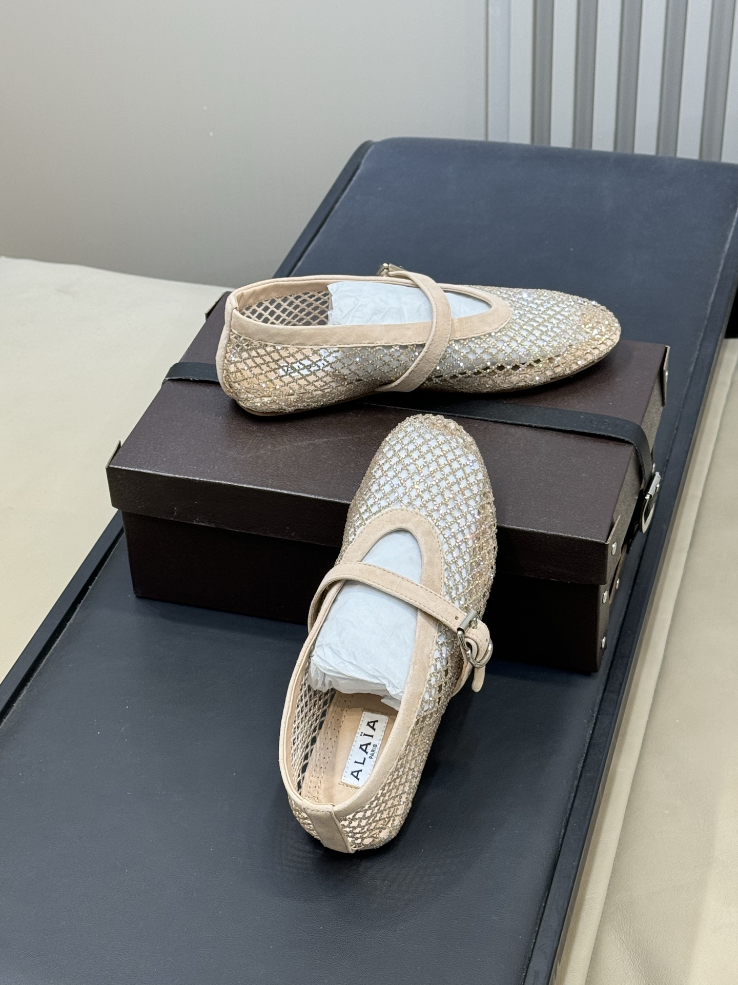 单鞋 拖鞋-40 alaia 26c new arrival～渔网系列爆🔥单品，时下流行审美。不过应该就