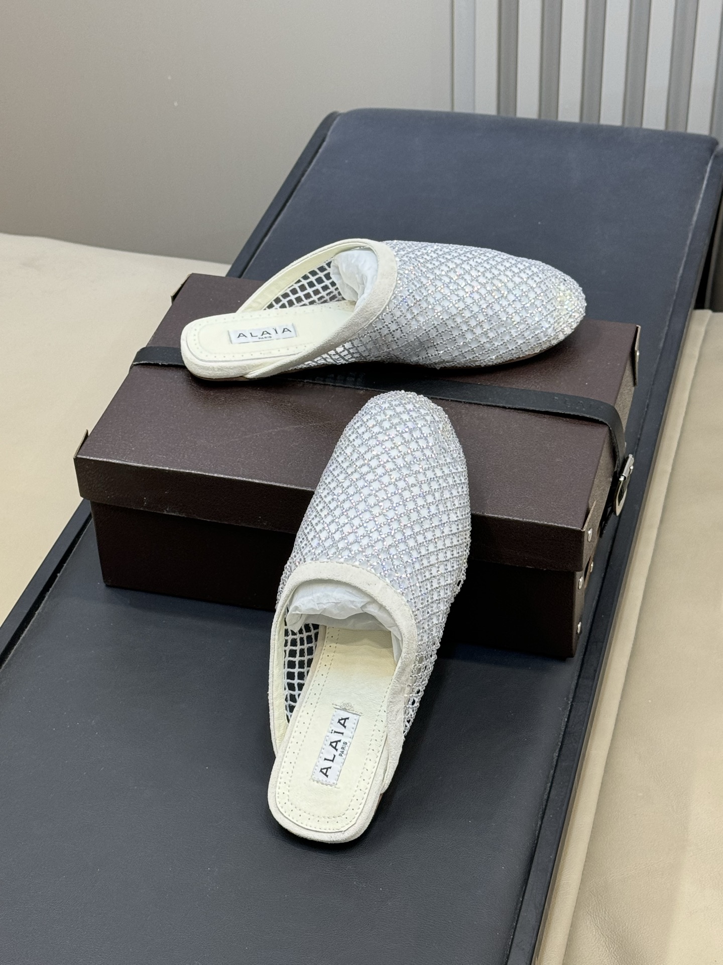 单鞋 拖鞋-40 alaia 26c new arrival～渔网系列爆🔥单品，时下流行审美。不过应该就