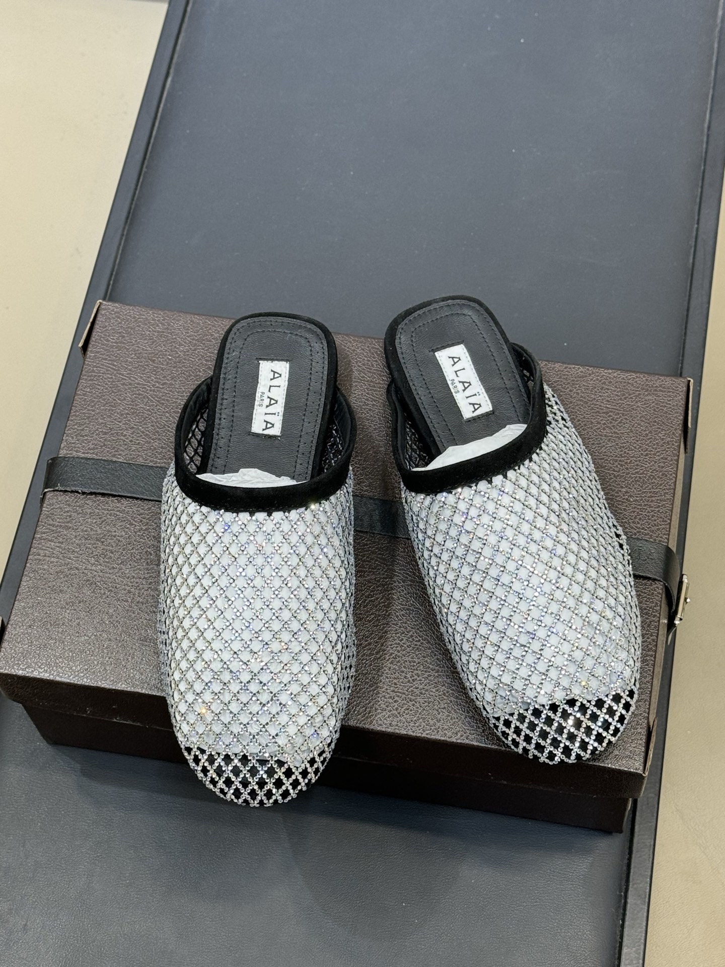 单鞋 拖鞋-40 alaia 26c new arrival～渔网系列爆🔥单品，时下流行审美。不过应该就