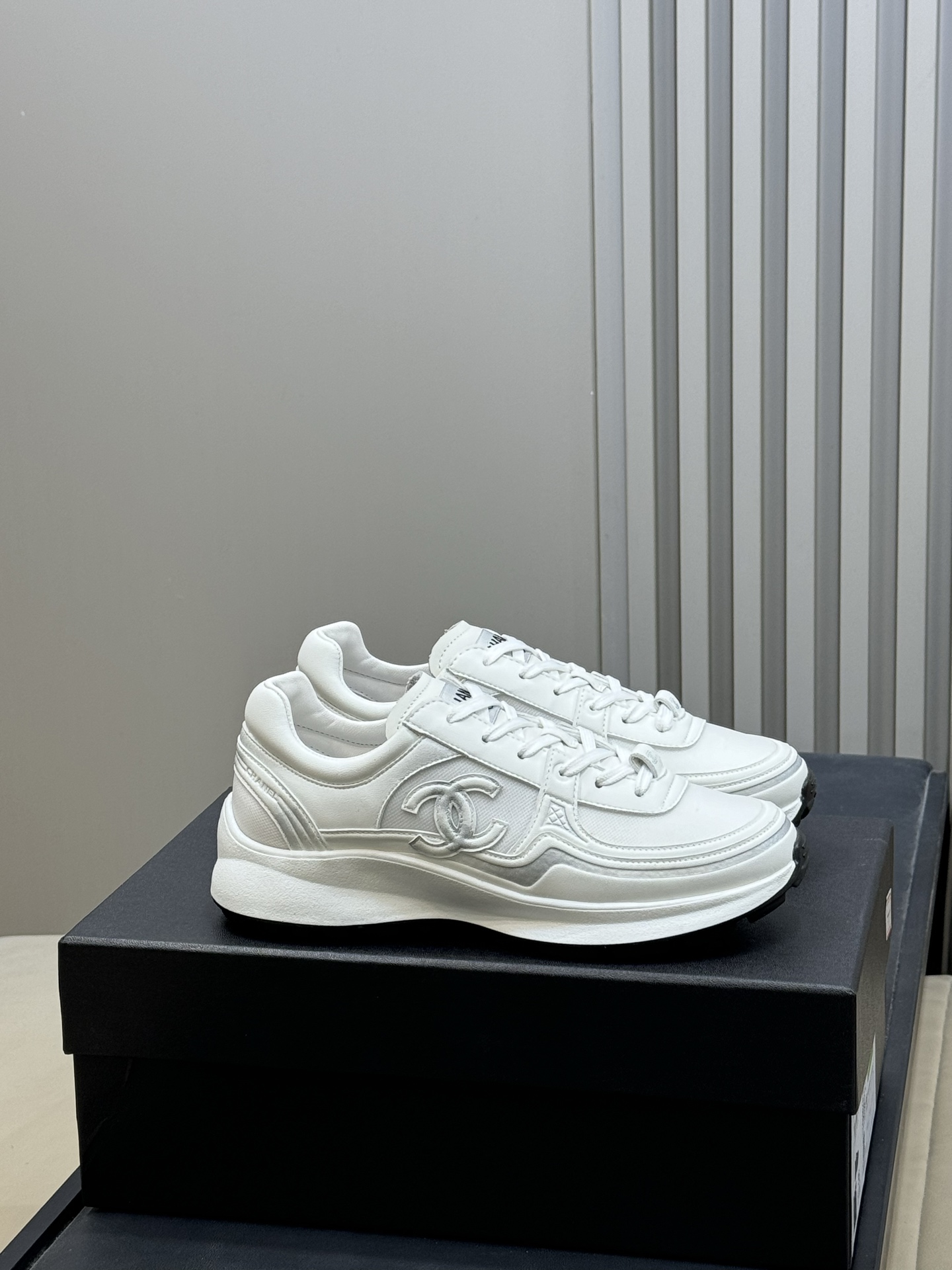 NO:668758,chane…l 26c new arrival Xiaoxiang 26c Silver Horn King sneakers, black cowhide cloth stitching, double C logo embossed on the side, low-key and recognizable, breathable mesh lining, comfortable to wear size: 35-41, casual shoes/sports shoes, chanel, alexander wang, sneakers, cowhide19860909chane…l 26c new arrival 小香26c银角大王运动鞋 黑色牛皮布面拼接,侧面压印双C logo 低调又有辨识度,内里透气网布,穿着舒适 size:35-41,休闲鞋/运动鞋,chanel,alexander wang,sneakers,cowhide,Women's Shoes