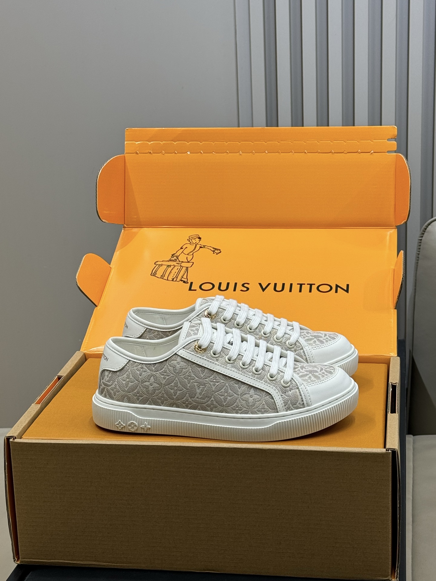 NO:669787,lv 26c new arrival~ A hot-selling new shoe model as soon as it was launched, the Lagoon Sneaker is made of Monogram denim, showing a classic style and exuding a touch of retro flavor. It has exquisite details and is decorated with Louis Vuitton standard natural leather decoration and gold engraved logo perforations. It is also equipped with a white rubber sole embellished with a Monogram floral pattern, and the design is more perfect 55500. Come to the store to try it on, it is really good to wear and look good! ! Looks good with various styles, size 35-41, casual shoes/sneakers, louis vuitton, louis vuitton, sneakers19860909lv 26c new arrival～ 一上市就熱銷爆賣新鞋款 Lagoon Sneaker 採用Monogram牛仔布製作,展現經典風格,散發淡淡的復古氣息. 精緻的細節,綴有路易威登標準的天然皮革裝飾及金色鐫刻標誌穿孔.並配有綴有 Monogram花卉圖案的白色橡膠鞋底,設計更趨完美55500 趕快來店試穿看看,真的好穿又好看！！ 搭配各種風格都好看 size 35-41,休闲鞋/运动鞋,louis vuitton,louis vuitton,sneakers,Women's Shoes