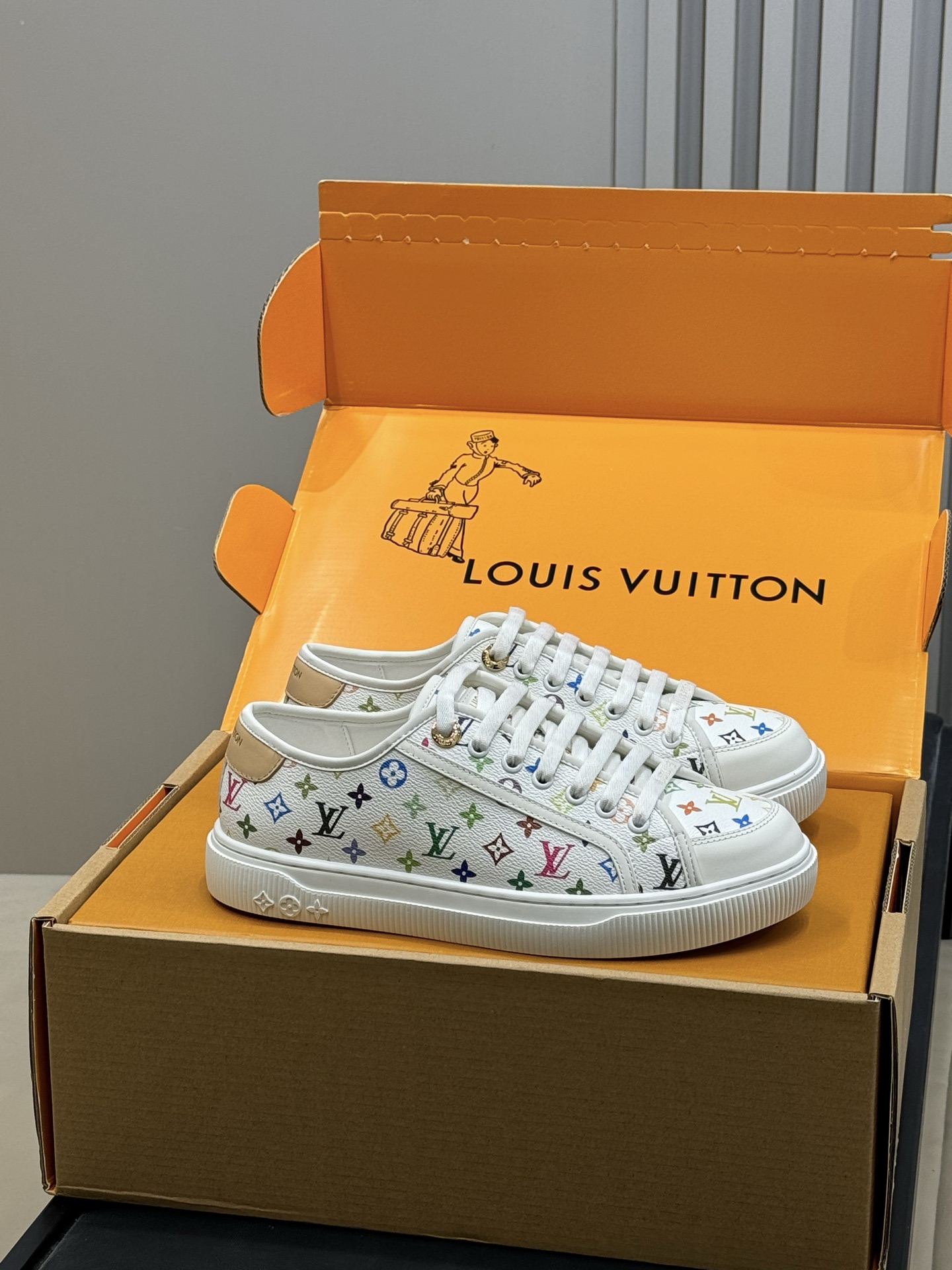 NO:669619,lv 26c new arrival~ A hot-selling new shoe model as soon as it was launched, the Lagoon Sneaker is made of Monogram denim, showing a classic style and exuding a touch of retro flavor. It has exquisite details and is decorated with Louis Vuitton standard natural leather decoration and gold engraved logo perforations. It is also equipped with a white rubber sole embellished with a Monogram floral pattern, and the design is more perfect 55500. Come to the store to try it on, it is really good to wear and look good! ! Looks good with various styles, size 35-41, casual shoes/sneakers, louis vuitton, louis vuitton, sneakers19860909lv 26c new arrival～ 一上市就熱銷爆賣新鞋款 Lagoon Sneaker 採用Monogram牛仔布製作,展現經典風格,散發淡淡的復古氣息. 精緻的細節,綴有路易威登標準的天然皮革裝飾及金色鐫刻標誌穿孔.並配有綴有 Monogram花卉圖案的白色橡膠鞋底,設計更趨完美55500 趕快來店試穿看看,真的好穿又好看！！ 搭配各種風格都好看 size 35-41,休闲鞋/运动鞋,louis vuitton,louis vuitton,sneakers,Women's Shoes