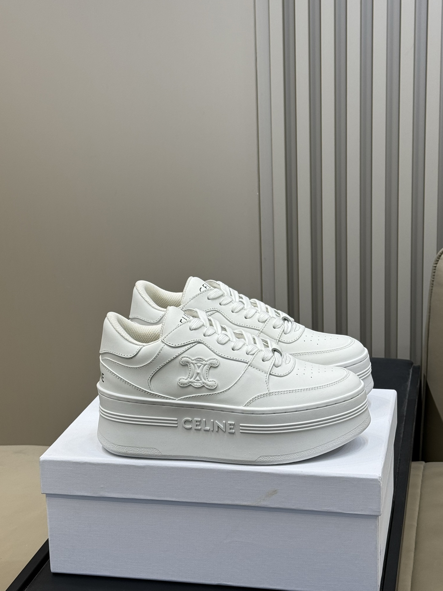 NO:668832,Top quality CELINE thick-soled shoes BLOCK are coming in new colors!  BLOCK is a very popular thick-soled sneaker. It has been released in pure white before and many customers are waiting for the new color~ It will finally be released in early spring of 25!  Super nice. Calfskin upper, embellished with Arc de Triomphe logo, exquisite size 35-41, casual shoes/sports shoes, celine, sneakers, cowhide19860909顶级品质 CELINE 厚底鞋BLOCK新配色来咯！ BLOCK是呼声很高的厚底运动鞋,之前出过纯白色很多客人在等新的配色~ 25早春终于出啦！超好看呀 小牛皮鞋面,点缀凯旋门logo,精致 size 35-41,休闲鞋/运动鞋,celine,sneakers,cowhide,Women's Shoes