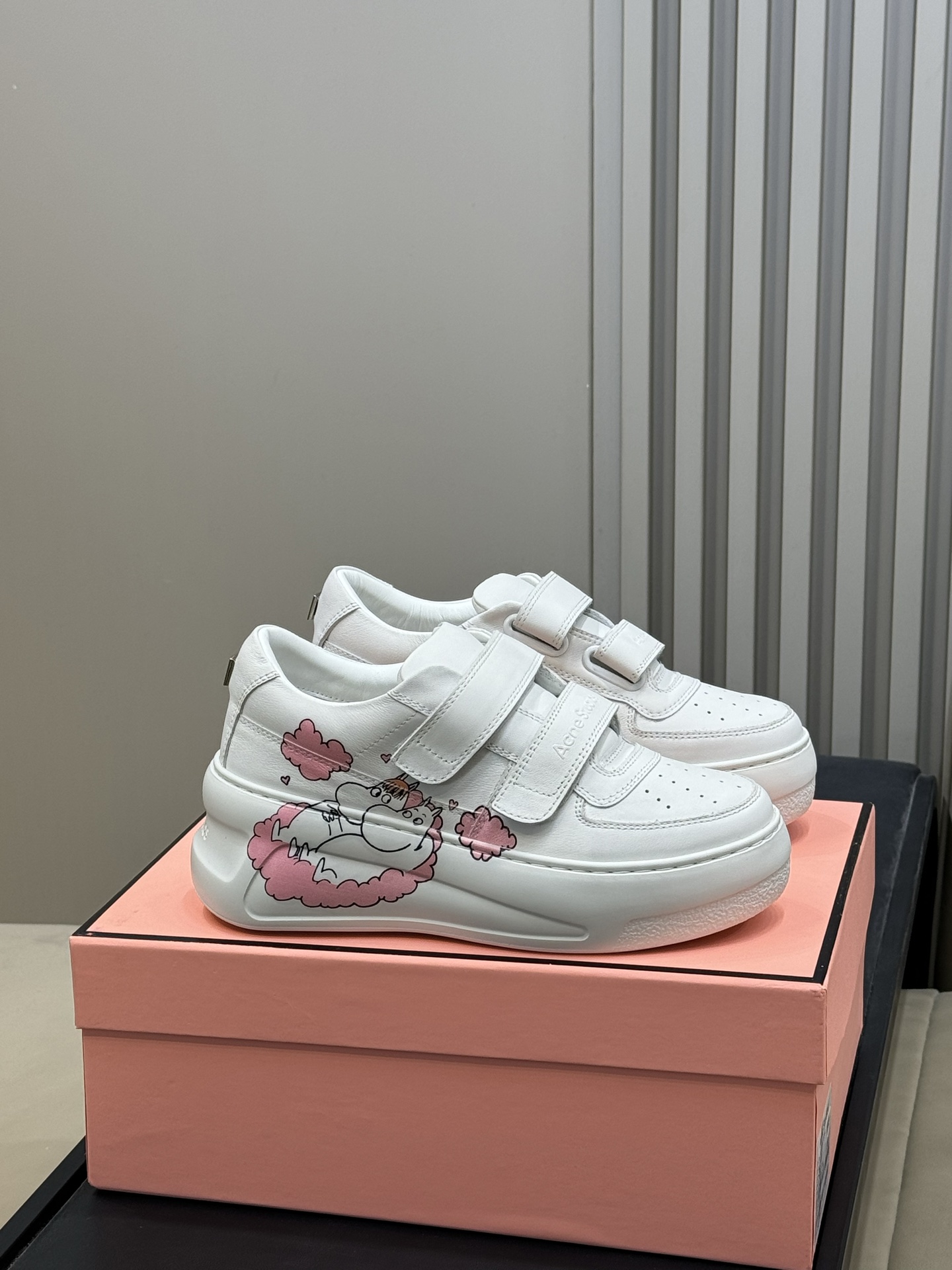 NO:668836,Print Acne's new height-increasing version of Velcro white shoes. Invisible height increase of 5cm+. The growth of the Velcro strap completely avoids leakage of the welt. Lightweight and versatile. Really easy to wear. Friends who want to secretly increase their height. Calfskin upper. Great texture. Size 35-40, casual shoes/sports shoes, acne studios, sneakers, cowhide19860909打印 Acne 新款增高版魔术贴小白鞋 隐形增高5cm＋ 魔术带增长完全避免漏贴边儿 轻便百搭 真的好好穿 想偷偷增高的小伙伴 小牛皮鞋面 质感超赞 size 35-40,休闲鞋/运动鞋,acne studios,sneakers,cowhide,Women's Shoes