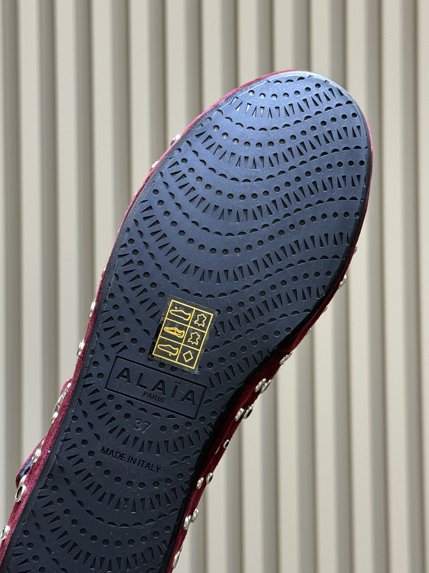 ALAiAI 26c new arrival～芭蕾舞鞋ALAIA这款芭蕾舞鞋，采用柔软麂皮，复古又现代感