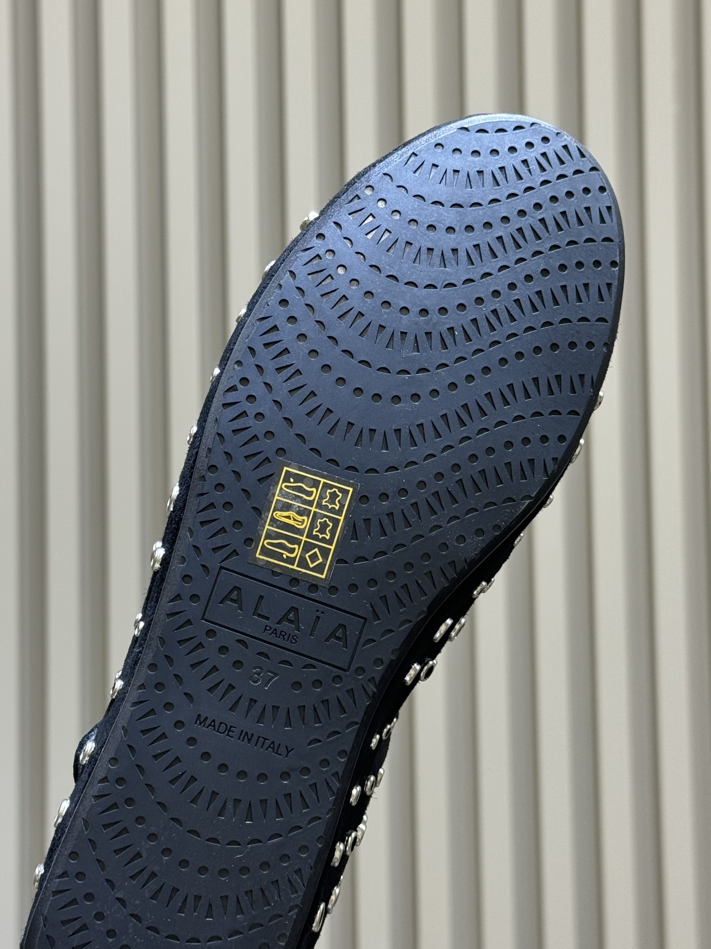 ALAiAI 26c new arrival～芭蕾舞鞋ALAIA这款芭蕾舞鞋，采用柔软麂皮，复古又现代感