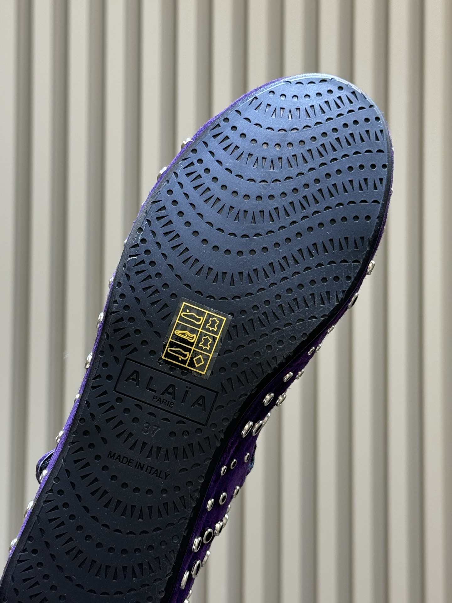 ALAiAI 26c new arrival～芭蕾舞鞋ALAIA这款芭蕾舞鞋，采用柔软麂皮，复古又现代感