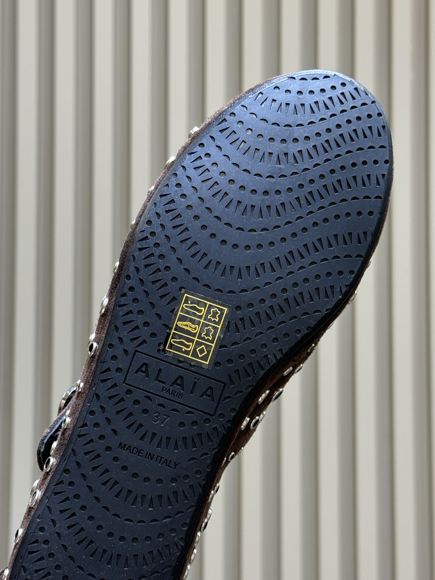 ALAiAI 26c new arrival～芭蕾舞鞋ALAIA这款芭蕾舞鞋，采用柔软麂皮，复古又现代感