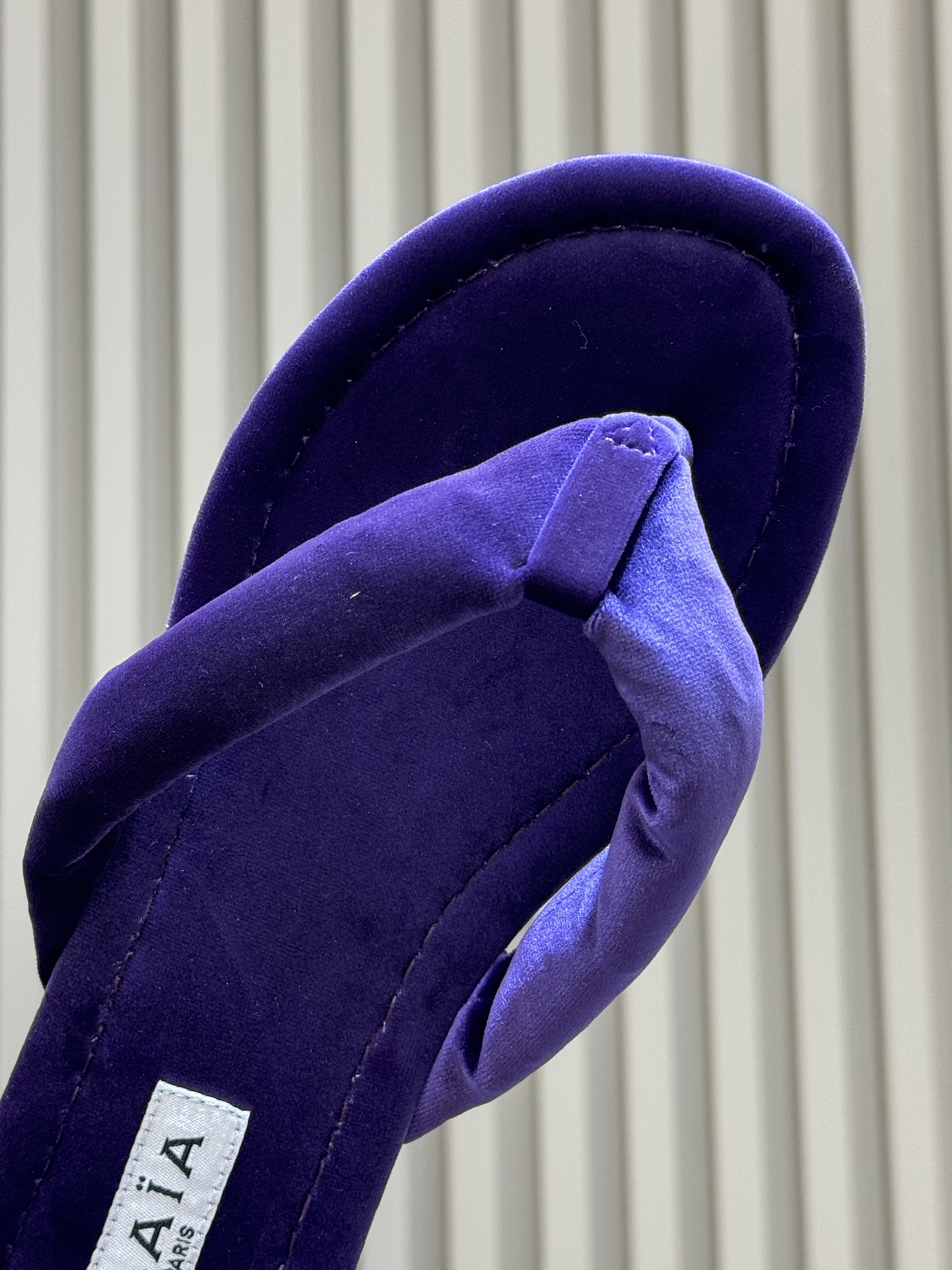 Alaia 26c 早春新款绒面人字拖 平底-20Alaia这款绒面人字拖，采用高品质绒面材质，触感柔软