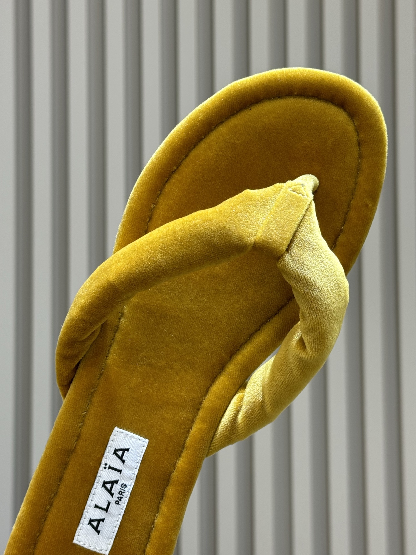 Alaia 26c 早春新款绒面人字拖 平底-20Alaia这款绒面人字拖，采用高品质绒面材质，触感柔软