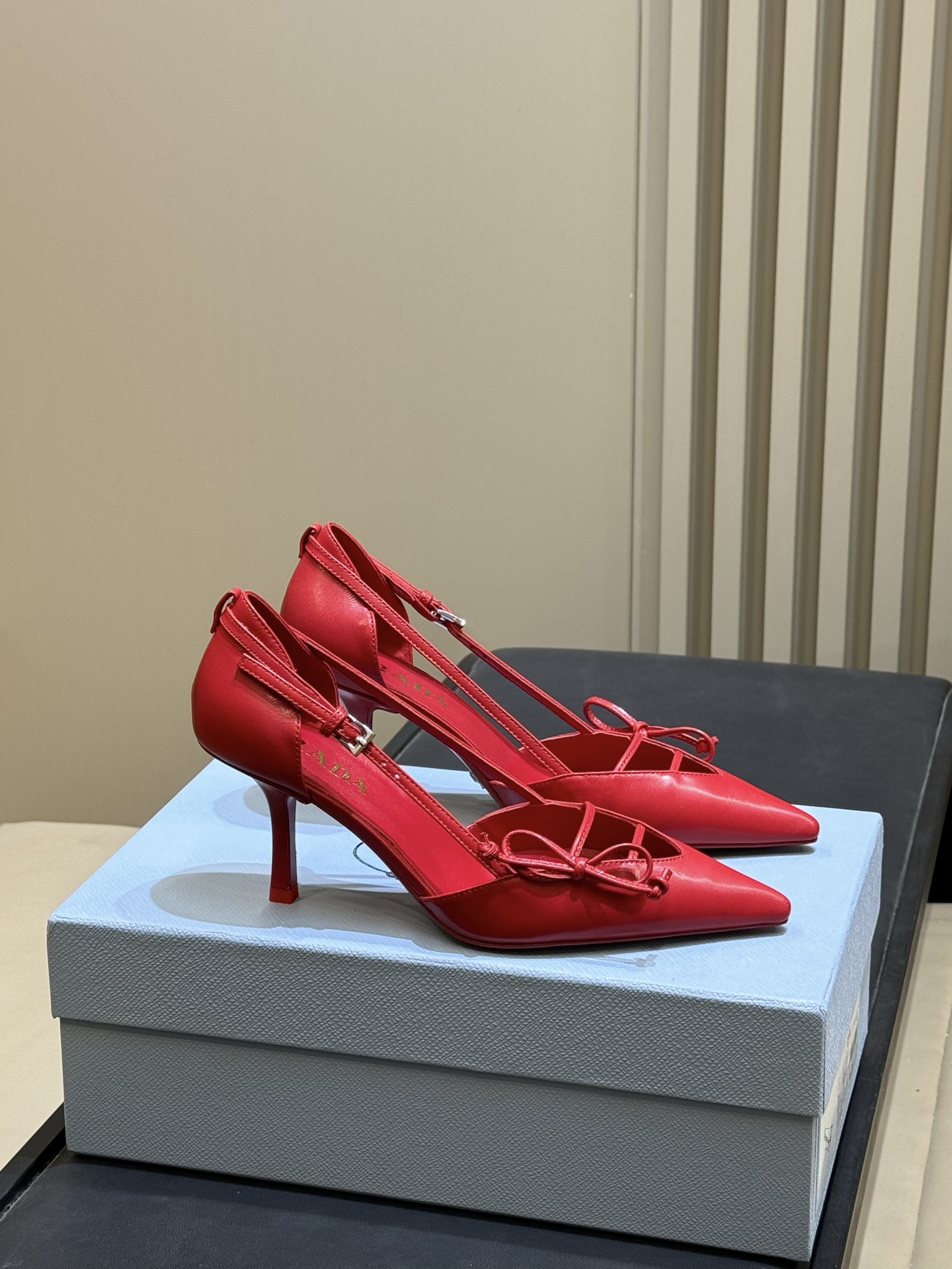 NO:707544,Top quality prada 26c new arrival～High-heeled sandals Prada pointed-toe high-heeled shoes are made of high-quality calfskin, with a delicate glossy upper and perfect texture. The pointed toe + thin ribbon bow design is elegant and refined, elongating the leg line while taking into account comfort. There is a Prada logo on the inside of the shoe, which is full of brand sense. It can be easily worn whether it is paired with a skirt or a suit, and is suitable for commuting and formal occasions. It is a practical and fashionable must-have item!  size:35-41, high heels, prada, sandals, high heels, skirts, business suit, cowhide19860909顶级品质 prada 26c new arrival～高跟凉鞋 Prada尖头高跟鞋,选用优质小牛皮,鞋面光泽细腻,质感满分.尖头+细带蝴蝶结设计,优雅又精致,拉长腿部线条同时兼顾舒适.鞋内侧有Prada标志,品牌感十足.无论搭配裙装还是西装,都能轻松驾驭,通勤,正式场合都很适合,是实用又时髦的必备单品! size:35-41,高跟鞋单鞋,prada,sandals,high heels,skirts,business suit,cowhide,Women's Shoes