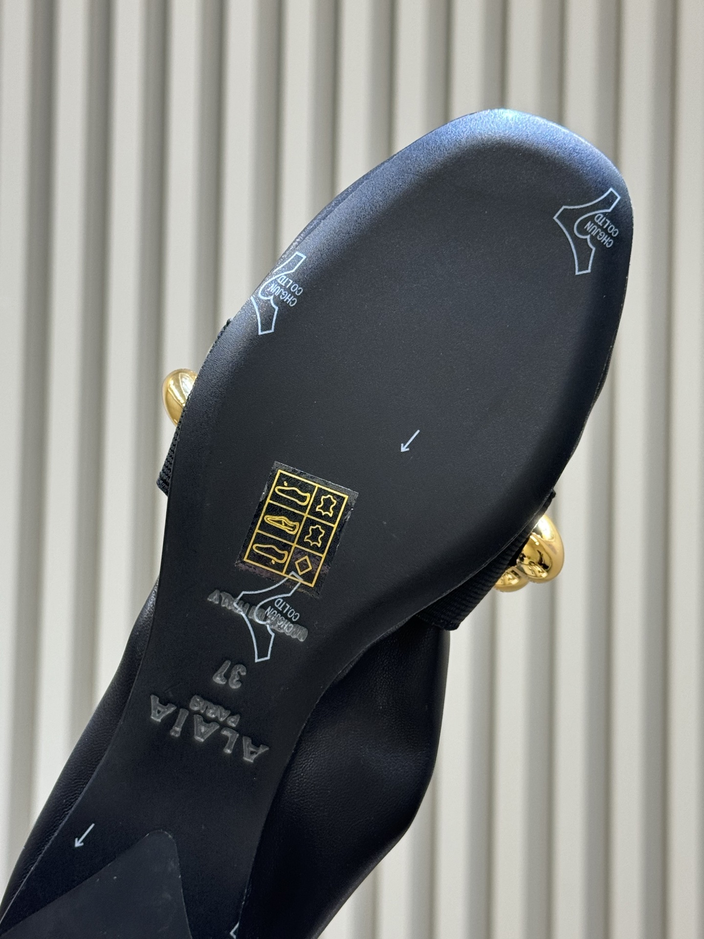 ALAiAI 26c new arrival～芭蕾舞鞋Alaia金链条芭蕾舞鞋，采用超软纳帕羊皮，脚感柔