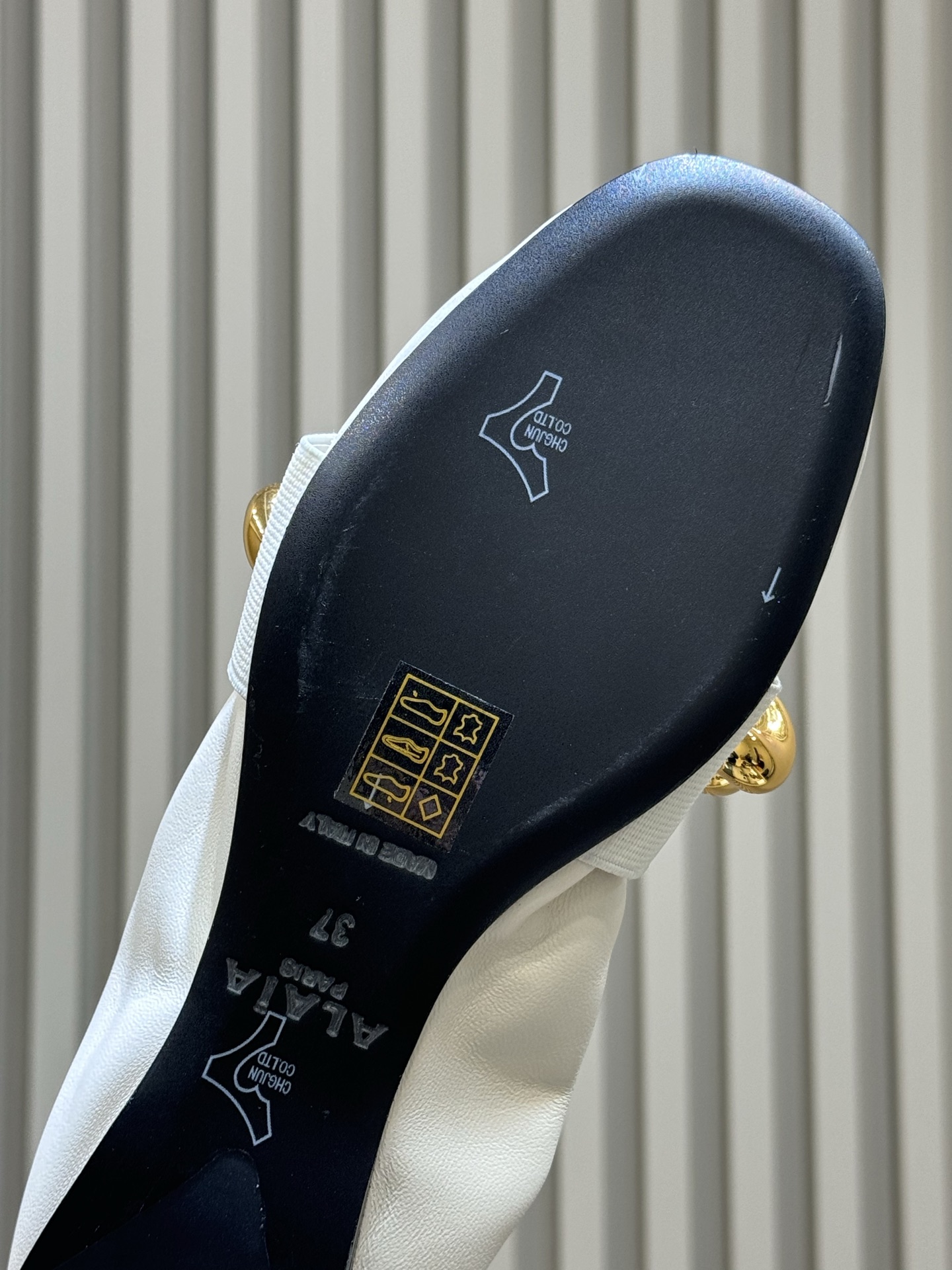 ALAiAI 26c new arrival～芭蕾舞鞋Alaia金链条芭蕾舞鞋，采用超软纳帕羊皮，脚感柔