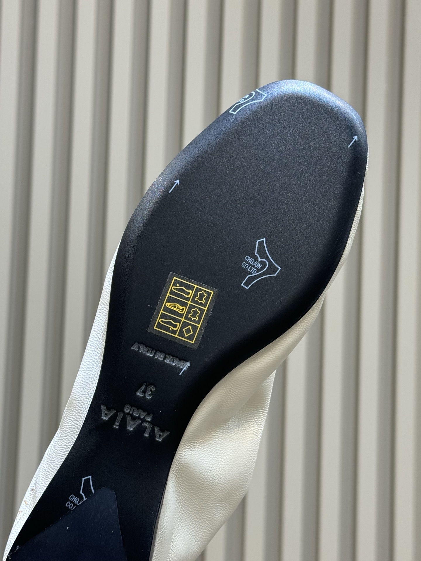 ALAiAI 26c new arrival～芭蕾舞鞋ALAIA芭蕾舞鞋，柔软小羊皮材质，褶皱设计超优雅