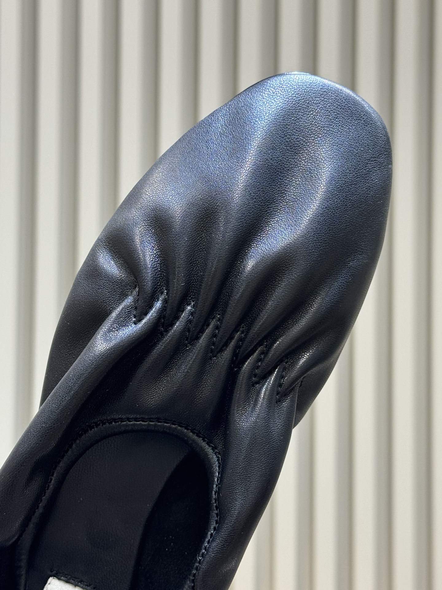 ALAiAI 26c new arrival～芭蕾舞鞋ALAIA芭蕾舞鞋，柔软小羊皮材质，褶皱设计超优雅