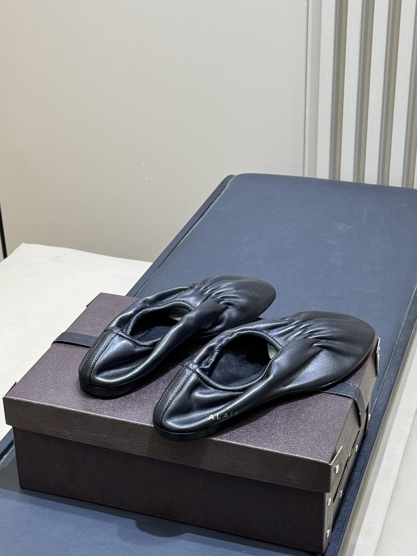 ALAiAI 26c new arrival～芭蕾舞鞋ALAIA芭蕾舞鞋，柔软小羊皮材质，褶皱设计超优雅