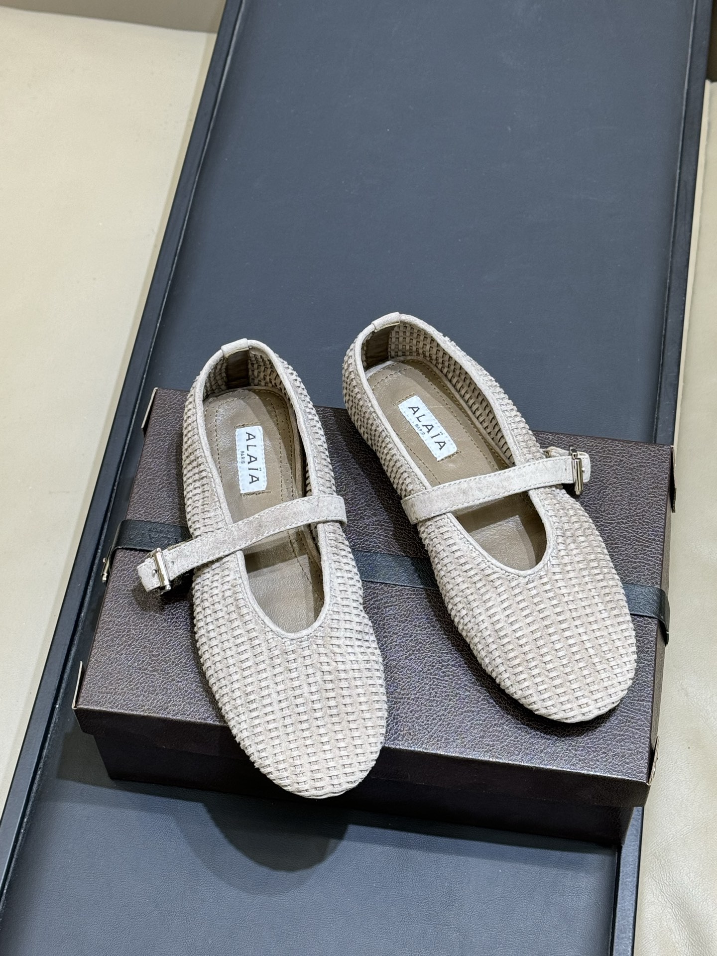 alaia 编织芭蕾舞鞋新品整只鞋面 纯手工编织的，比较耗时！复古时髦，春夏度假⛱️很谙哦size 35