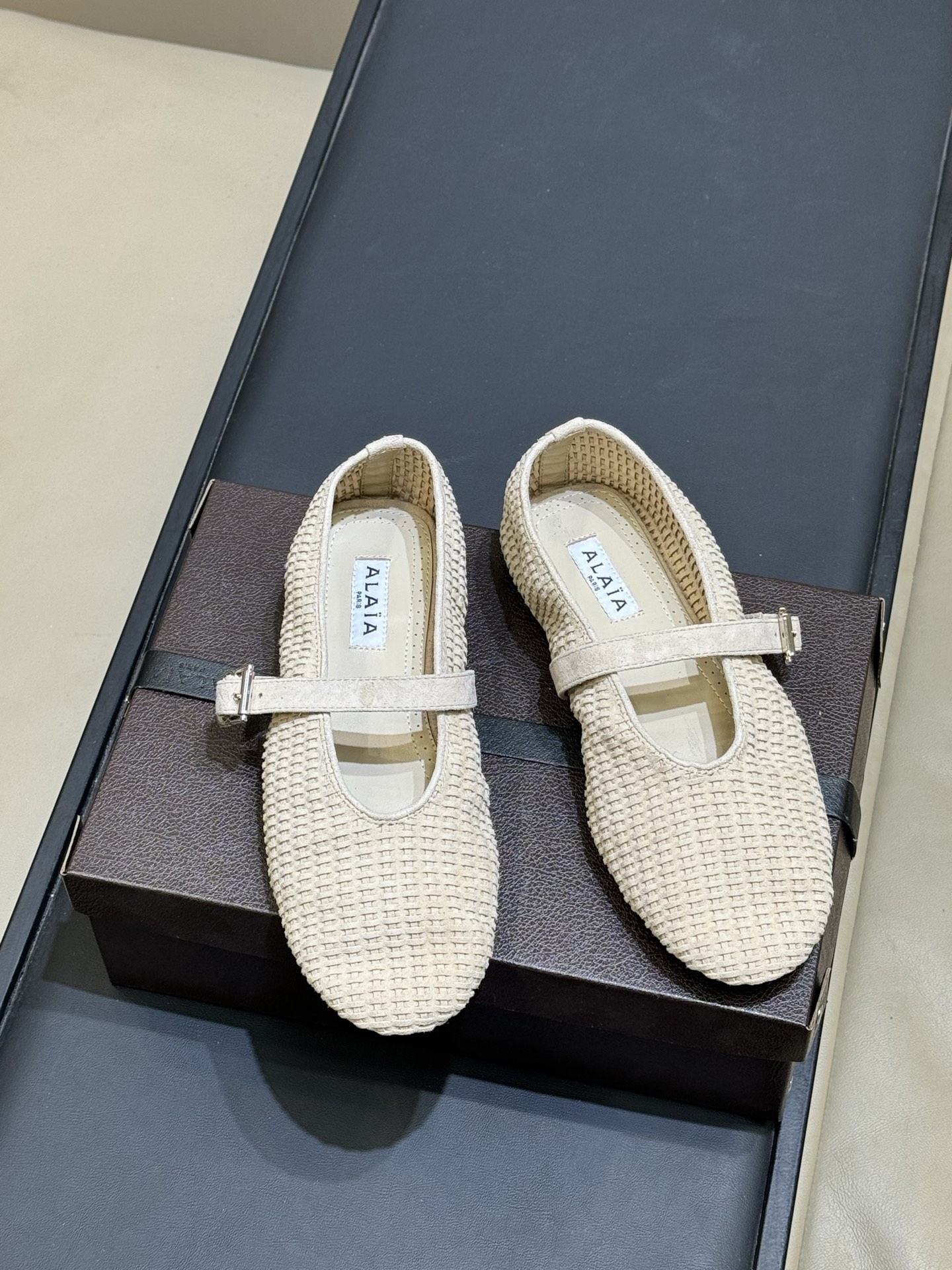 alaia 编织芭蕾舞鞋新品整只鞋面 纯手工编织的，比较耗时！复古时髦，春夏度假⛱️很谙哦size 35