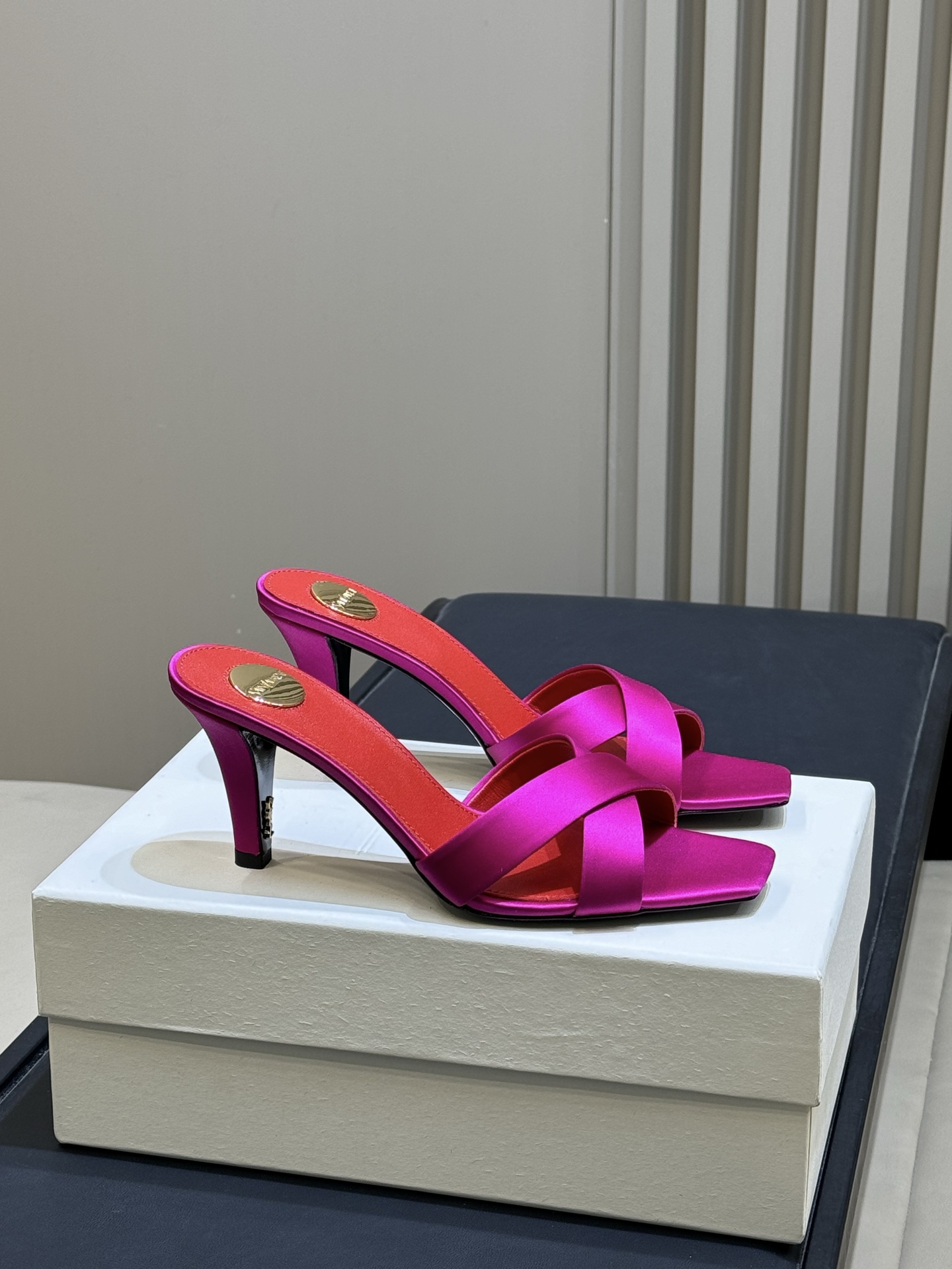 NO:707541,Top quality YSL 26c new arrival ~ satin high-heeled sandals ysl opyum series high-heeled sandals, black silk satin + metal letter heel, perfect French elegance! The square toe design is retro and chic, the cross straps modify the foot shape, elongate the leg line and are comfortable. The satin is silky to the touch and full of luster. It goes well with skirts or formal occasions. It can easily enhance the sense of luxury. It is a must-have item that is both fashionable and practical!  size:35-42,high heels and slippers,saint laurent,high heels,slippers,skirts,real silk19860909顶级品质 YSL 26c new arrival～缎面高跟凉拖 ysl opyum系列高跟凉拖,黑色真丝缎面+金属字母跟,法式优雅气质满分!方头设计复古别致,交叉带修饰脚型,拉长腿部线条又舒适.缎面触感丝滑,光泽感十足,搭配裙装或正式场合都很出彩,轻松提升造型高级感,是时尚与实用兼具的必备单品! size:35-42,高跟鞋拖鞋,saint laurent,high heels,slippers,skirts,real silk,Women's Shoes