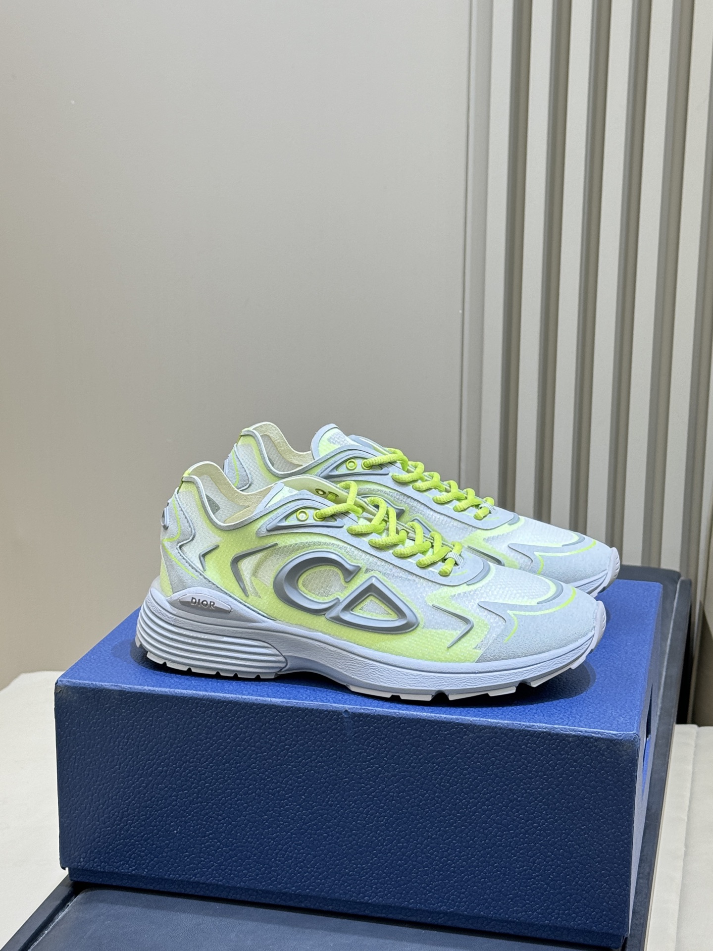 NO:724390,Top quality Dior/ 26c new arrival～ B30 sneakers D's 2026 spring and summer B30 Countdown sneakers, with both a sense of technology and fashion! The upper is mesh + synthetic material, the streamlined design is super futuristic, the soles are engraved with texture, grip and comfort are online, they are OK for daily wear or light sports. Multiple colors are available, the orange, gray and white in the picture are super versatile, luxury sports get!  size:38-46,casual shoes/sports shoes,dior,dior,sneakers19860909顶级品质 Dior/ 26c new arrival～ B30运动鞋 D家2026春夏B30Countdown运动鞋,科技感与时尚感兼具!鞋面网布+合成材质,流线型设计超有未来感,鞋底雕刻纹理,抓地力和舒适度都在线,日常穿搭或轻运动都OK.多配色可选,图中橙灰白超百搭,奢华运动get! size:38-46,休闲鞋/运动鞋,dior,dior,sneakers,Women's Shoes