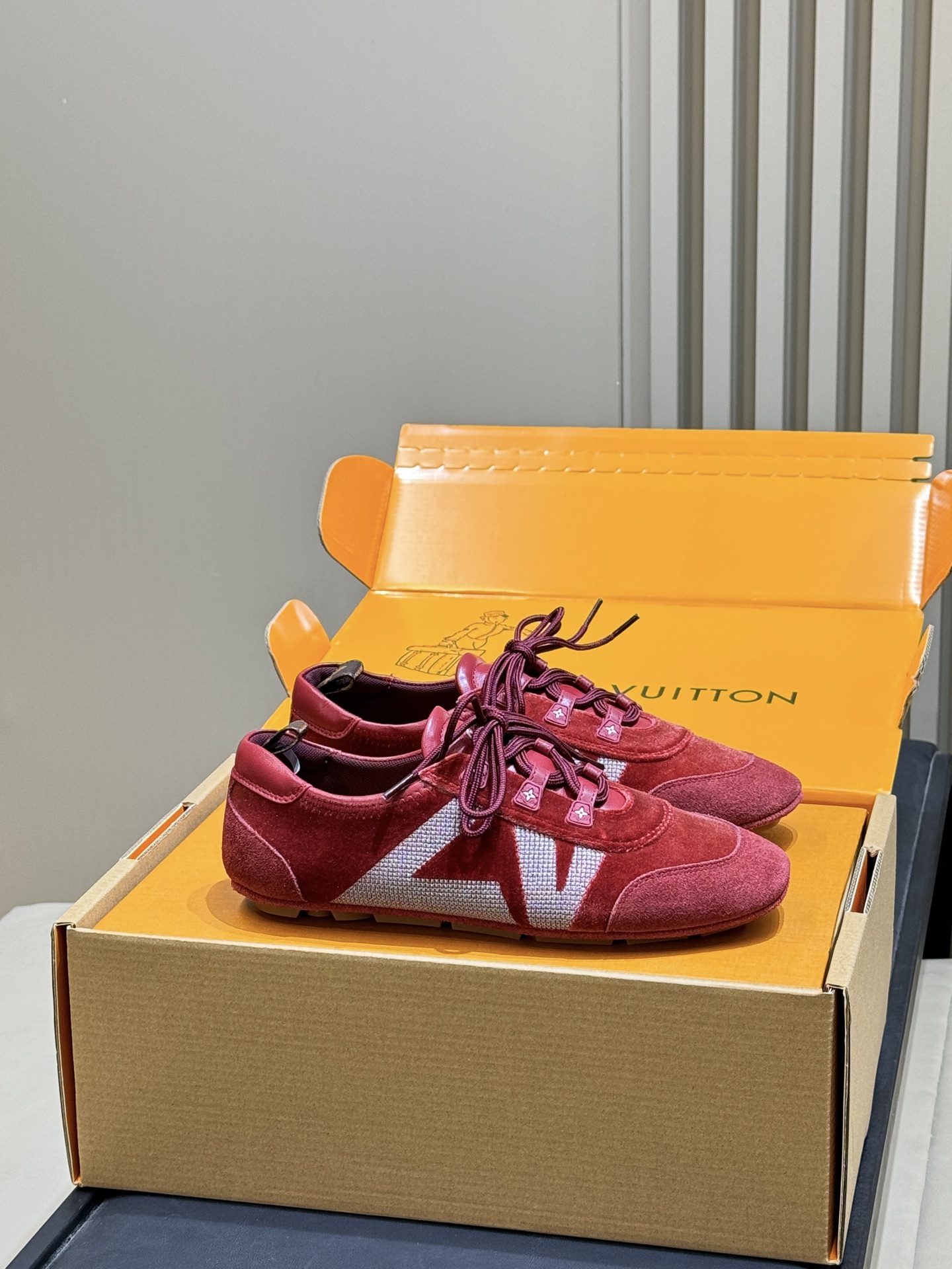 NO:724379,Top quality LV 26c new arrival~ # insert新色# It’s so pretty, I want every color scheme. Jade green, taro purple, khaki with pink, they are all divine colors!  It’s so catchy~ The lambskin upper is very soft, and the sole is a new flower that bloomed this year. It’s very beautiful and feels very durable. Size 35-41, casual shoes/sports shoes, louis vuitton, sneakers, sheepskin19860909顶级品质 LV 26c new arrival～ #插播新色# 也太好看了吧,每个配色都想要 玉绿色、香芋紫、卡其配粉,都是神仙配色啊！太抓人了～小羊皮哦鞋面特别软, 鞋底是今年新开的底花很漂亮,很耐穿的感觉 size 35-41,休闲鞋/运动鞋,louis vuitton,sneakers,sheepskin,Women's Shoes