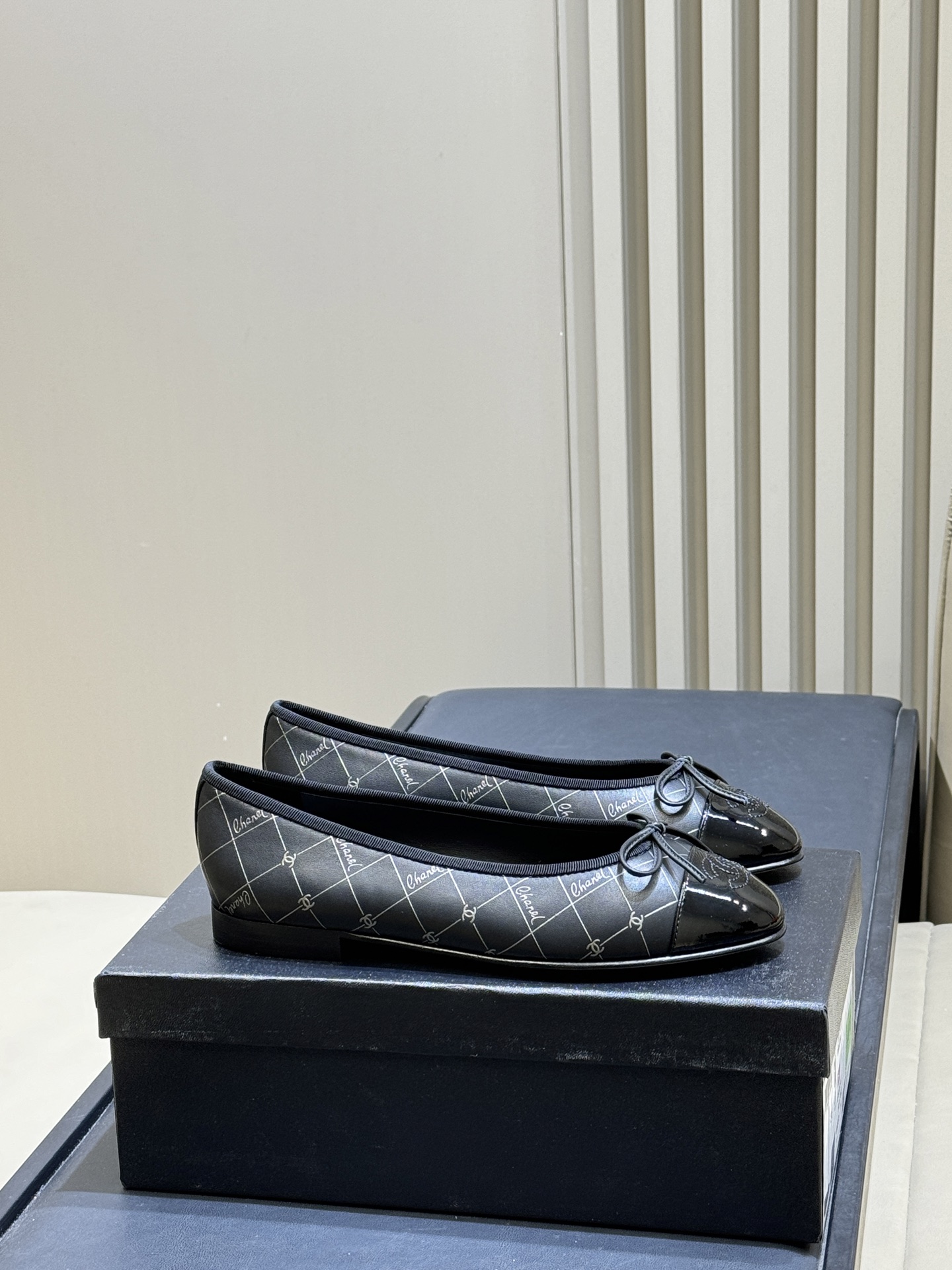 Женские туфли с ромбовым узором и бантом Chanel