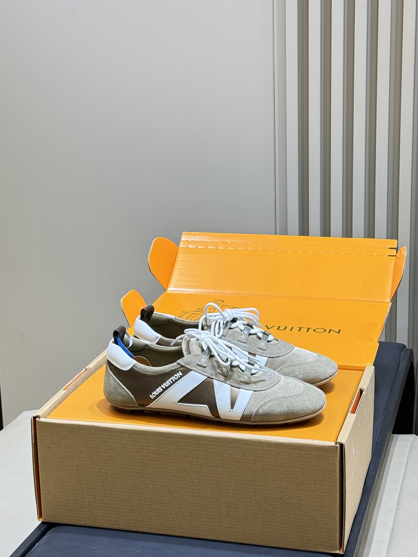 NO:747226,Top quality LV 26c new arrival～｜The new colors are so beautiful, jade green, taro purple, khaki and pink, my god, they are all such magical colors, they are so catchy, I want every color!  The lambskin upper is very soft, and the sole is a new flower that bloomed this year. It is very beautiful and very durable!  size 35-41,casual shoes/sports shoes,louis vuitton,sneakers,sheepskin19860909顶级品质 LV 26c new arrival～｜插播新色 也太好看了吧,玉绿色、香芋紫、卡其配粉,妈呀都是些什么神仙配色啊,太抓人了,每个配色都想要！ 小羊皮哦鞋面特别软,鞋底是今年新开的底花很漂亮,很耐穿的感觉！ size 35-41,休闲鞋/运动鞋,louis vuitton,sneakers,sheepskin,Women's Shoes