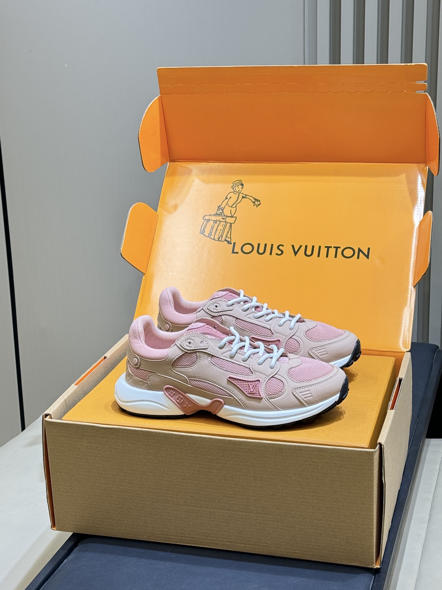 NO:747216,The top quality LV Silver Horn King series is so beautiful. The LV Olympia series sneakers have a sense of technology, are sporty, light and comfortable. They are a must-have model in 2026!  size 35-45,casual shoes/sports shoes,louis vuitton,alexander wang,sneakers19860909顶级品质 lv 银角大王 系列 太好看了 lv olympia 系列运动鞋 科技感 运动感满满,轻盈舒适 2026 必火的款啦！ size 35-45,休闲鞋/运动鞋,louis vuitton,alexander wang,sneakers,Women's Shoes