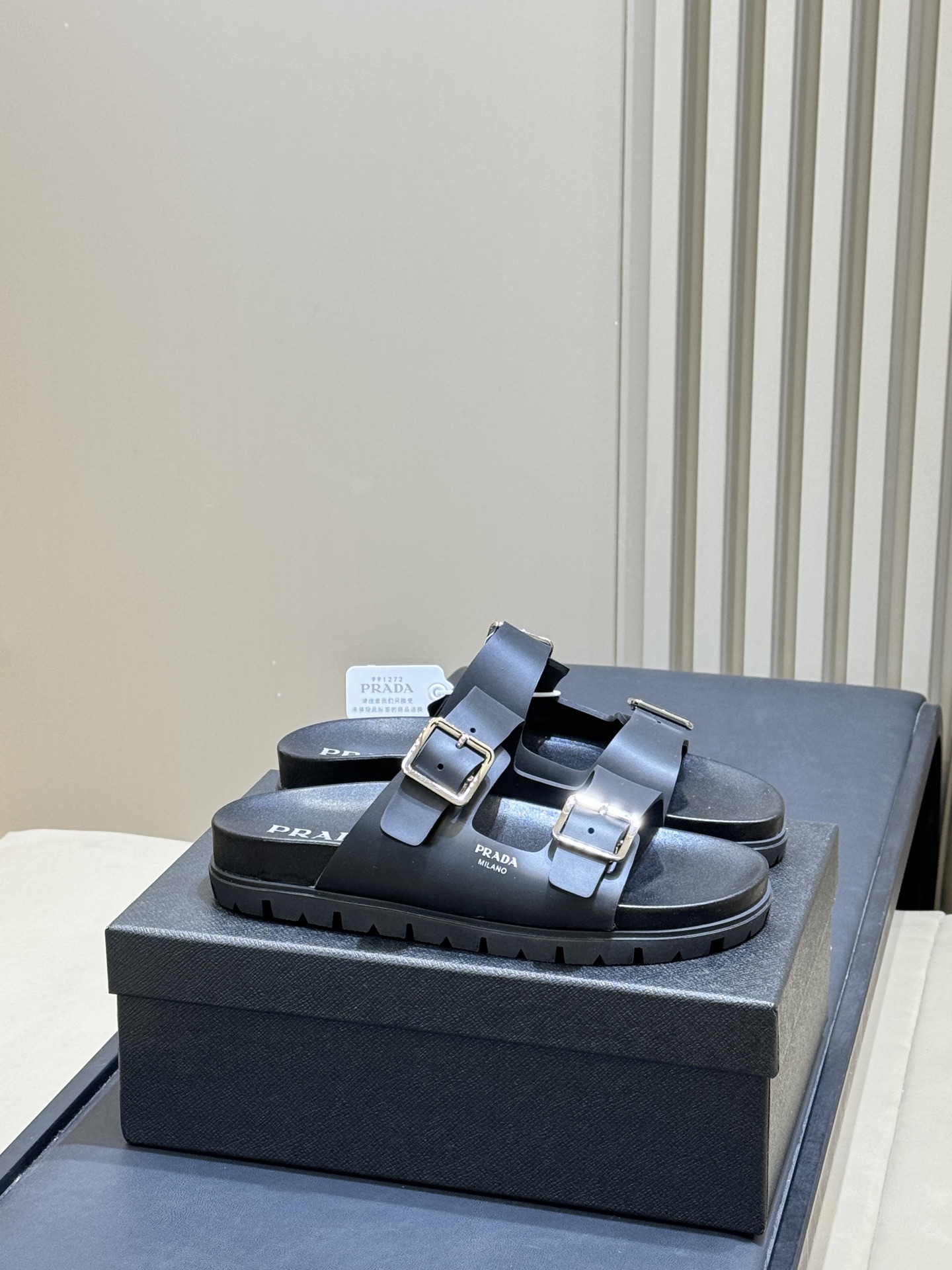 Сандалии Prada с двойным ремешком