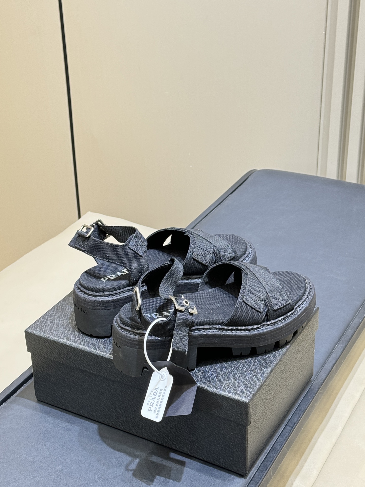 Женские босоножки Prada с ремешками