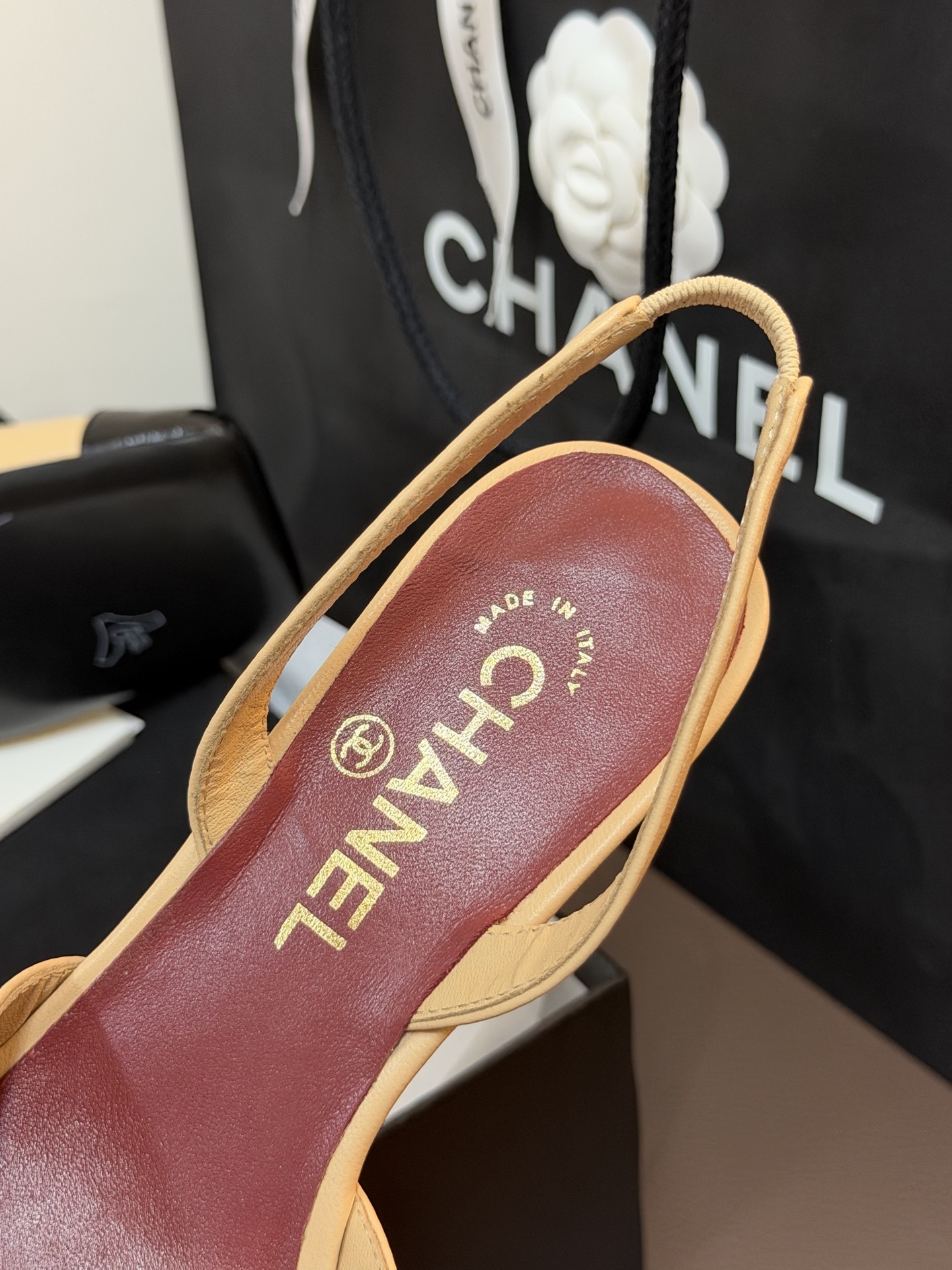 chan…l ss26 new arrival～小香26春夏方头slingback新品小粗跟搭配宽宽的小