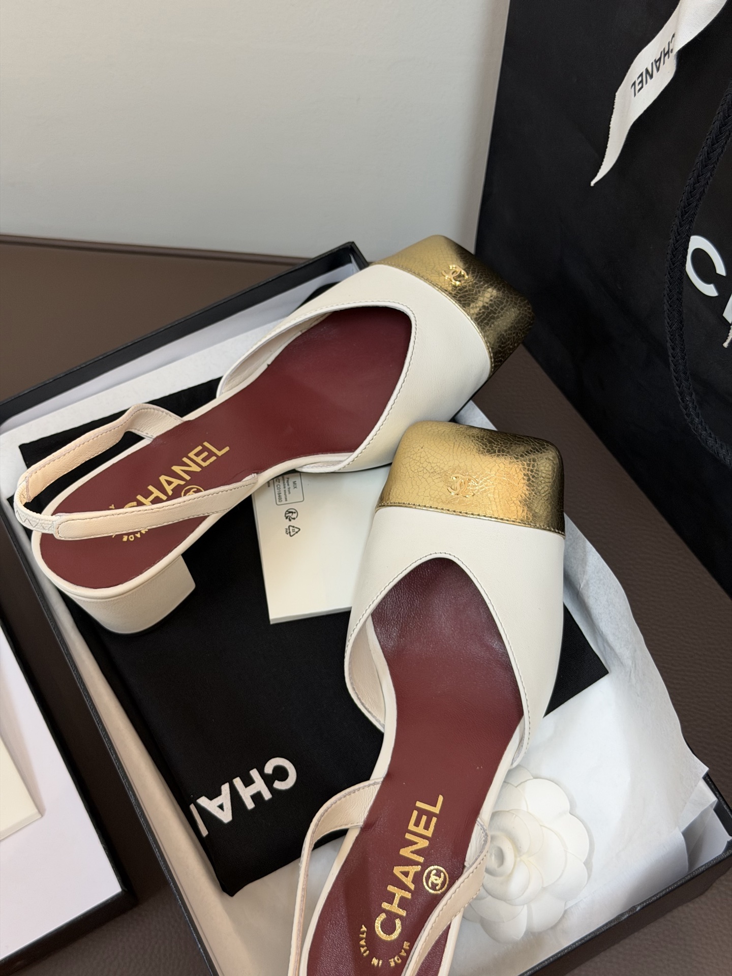 chan…l ss26 new arrival～小香26春夏方头slingback新品小粗跟搭配宽宽的小