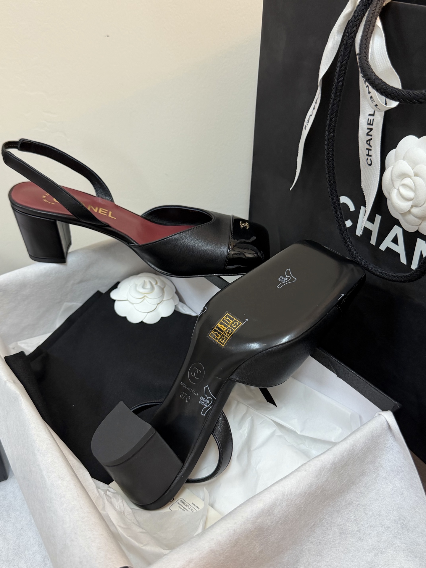 chan…l ss26 new arrival～小香26春夏方头slingback新品小粗跟搭配宽宽的小