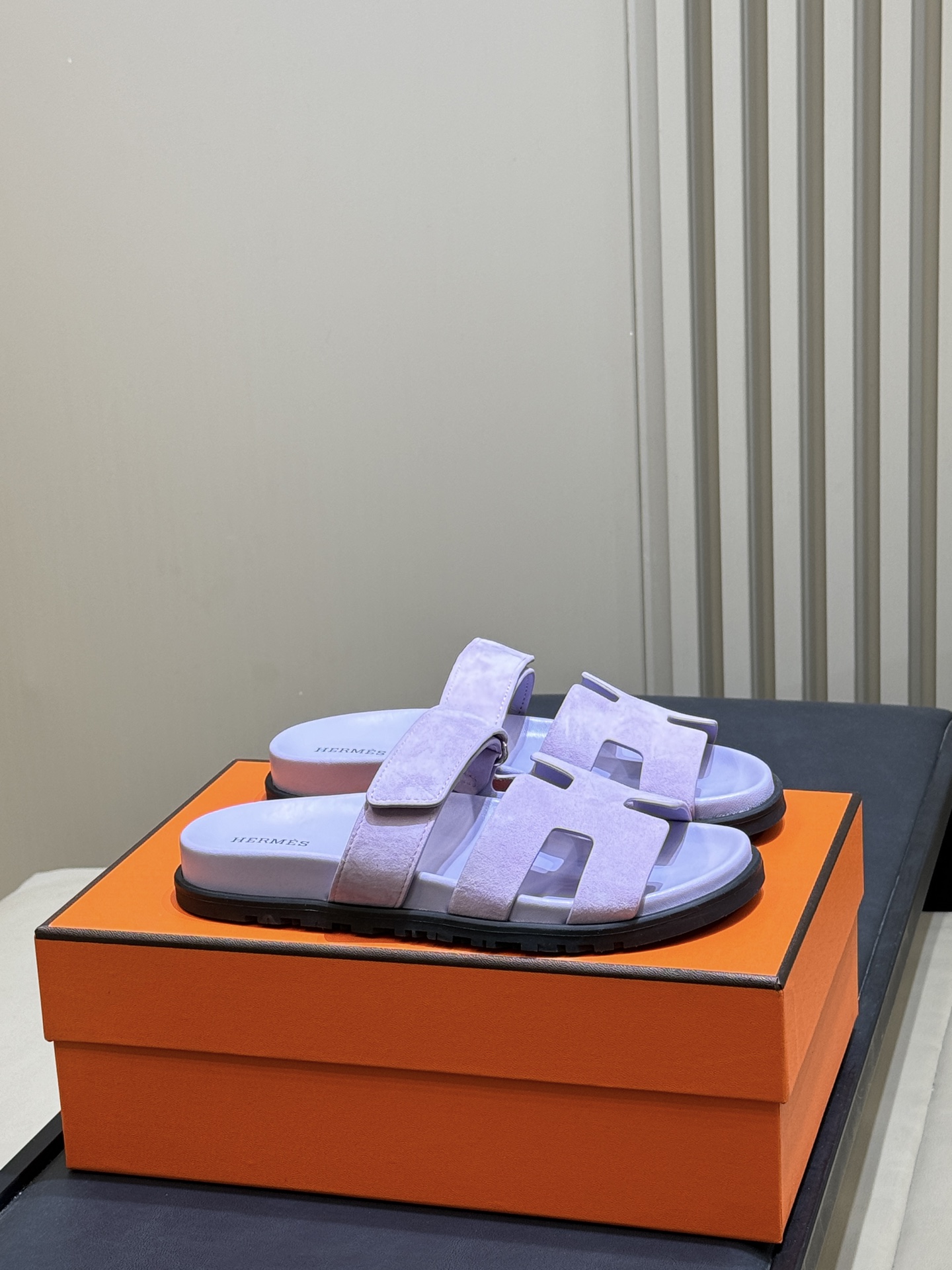 Босоножки Hermes H-образные, фиолетовый замш