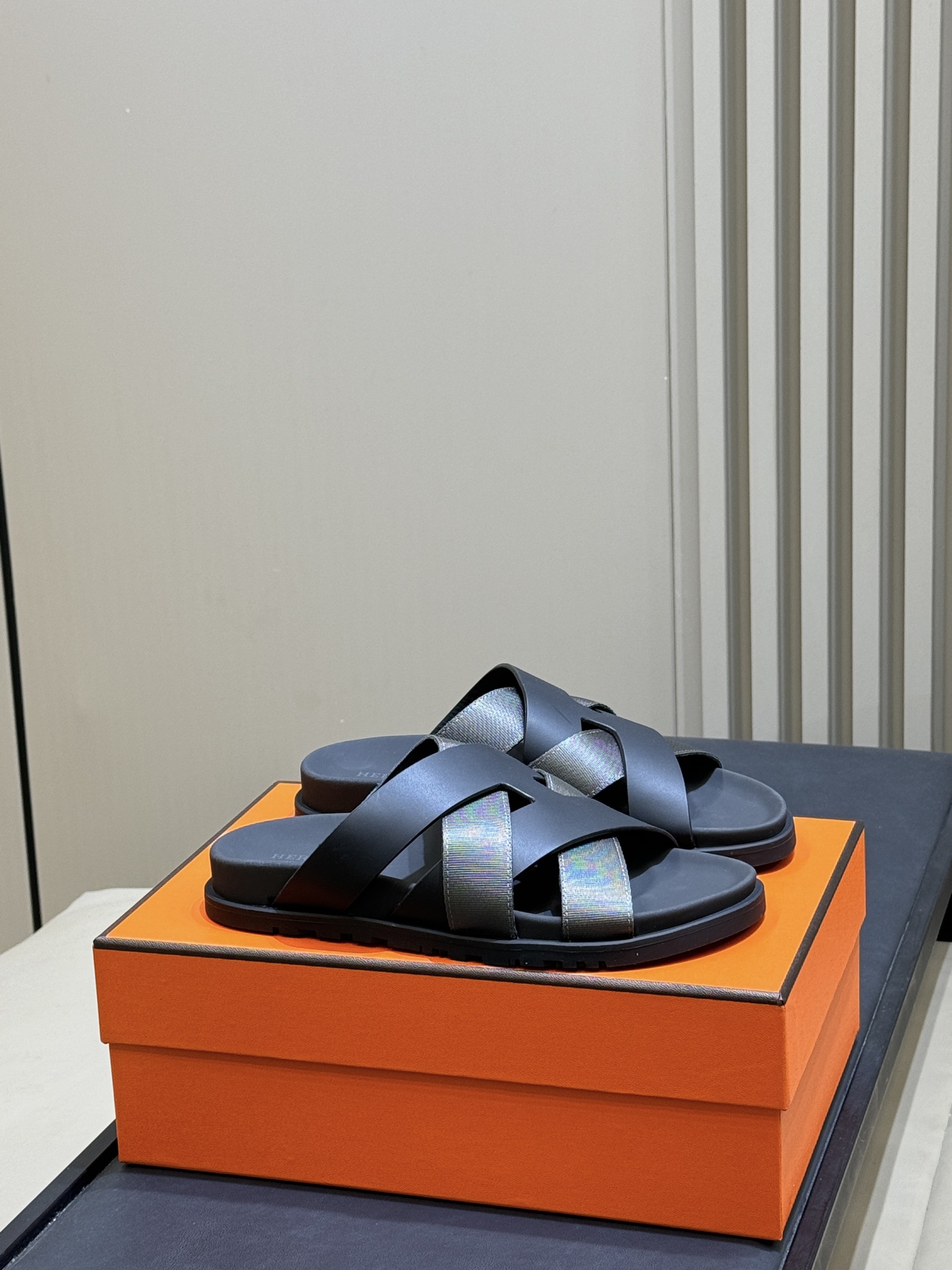 Мужские сандалии Hermès с декоративными вставками