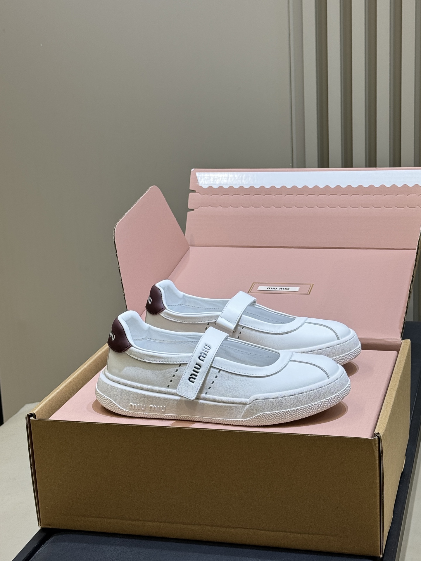 Кроссовки Miu Miu белые