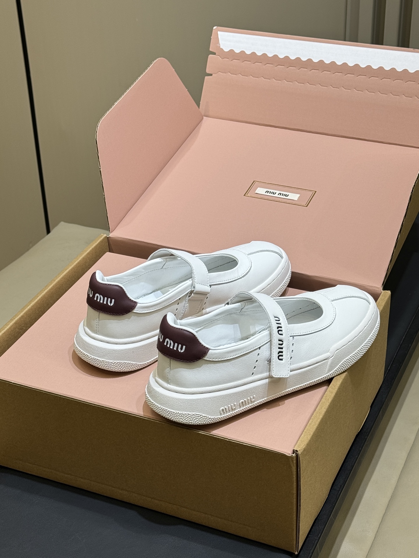Кроссовки Miu Miu белые
