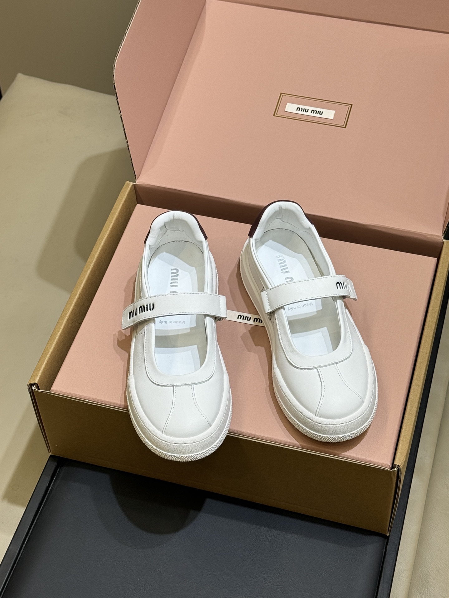 Кроссовки Miu Miu белые