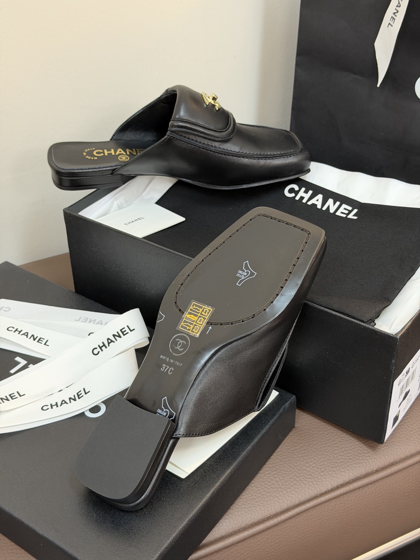Chanel ss26 new arrival～小香26春夏方头半拖大大方方甚至略带粗犷的气质，也被妥妥