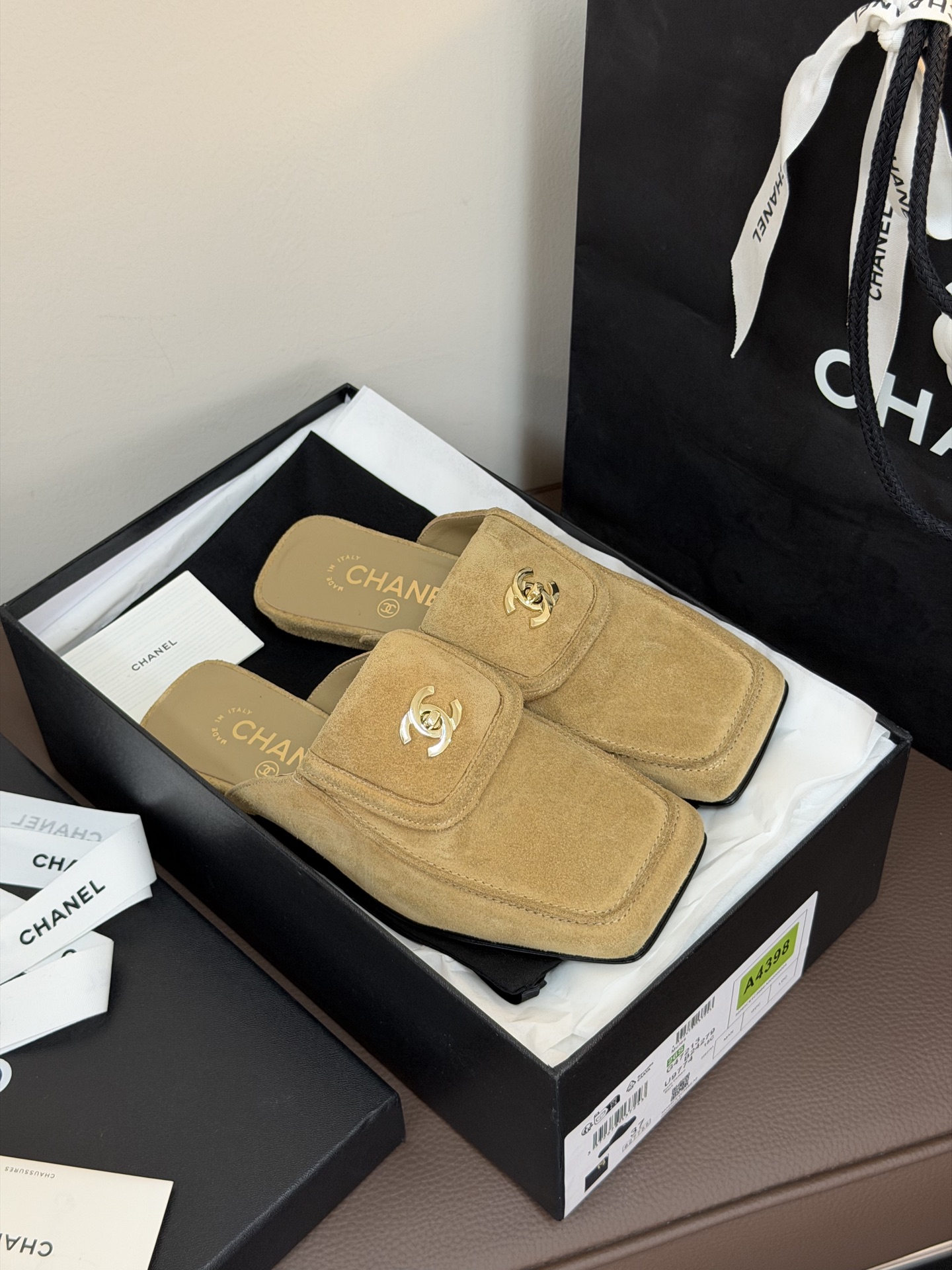 Chanel ss26 new arrival～小香26春夏方头半拖大大方方甚至略带粗犷的气质，也被妥妥