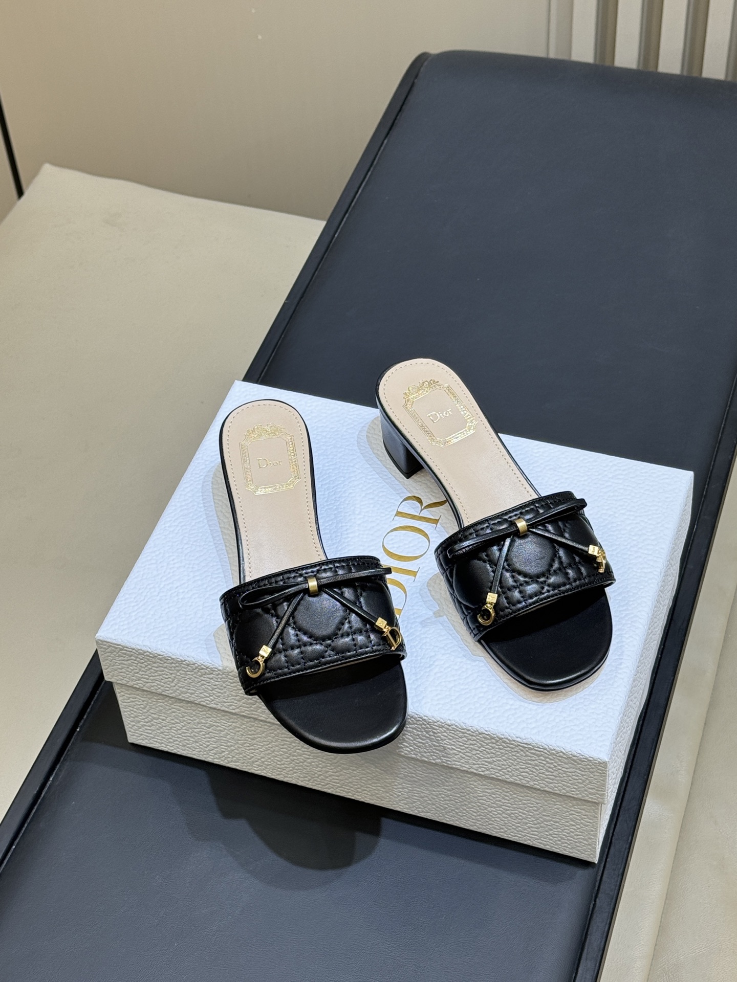 Черные женские туфли с каблуком Dior