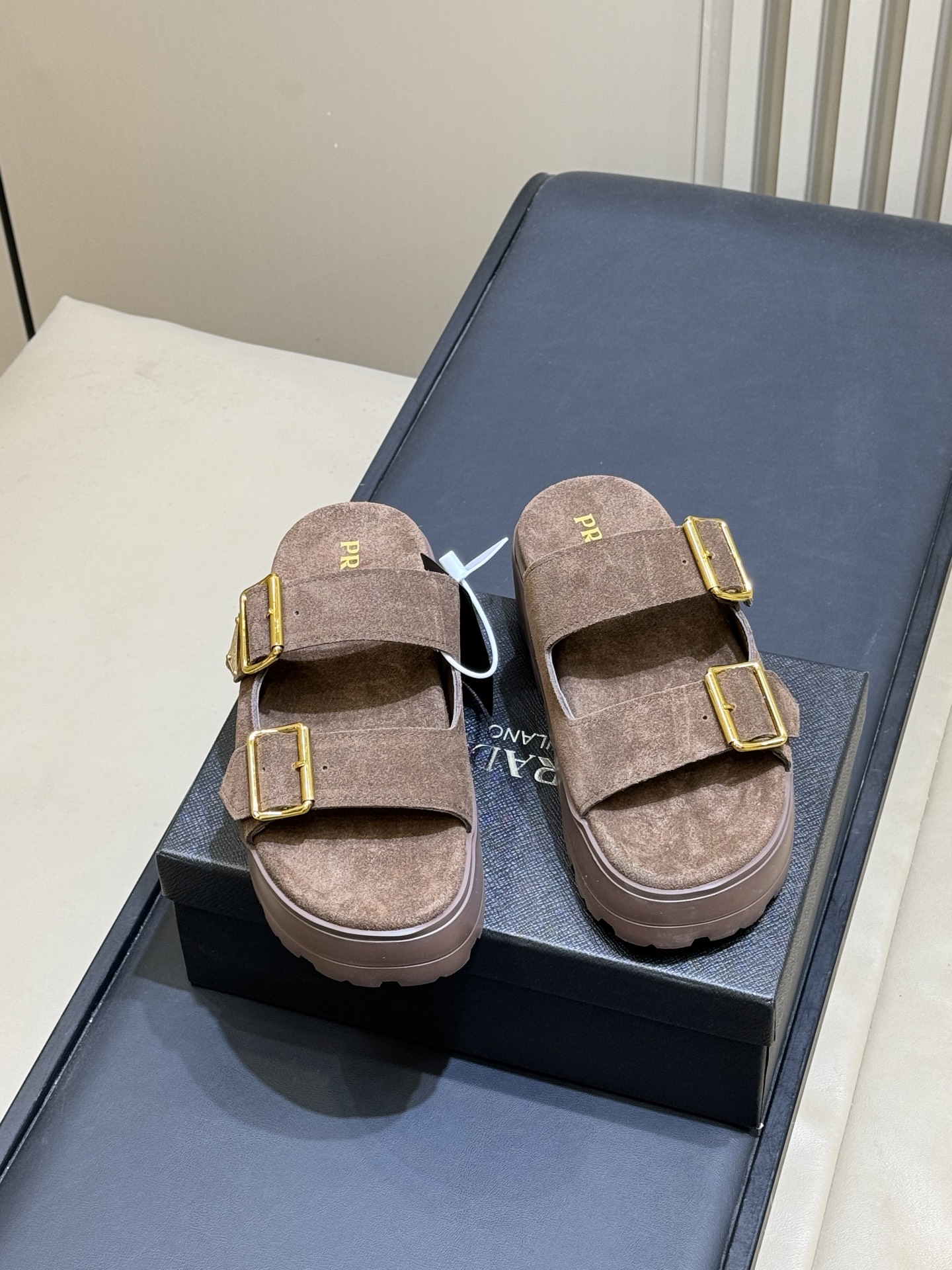 Женские сабо на платформе с пряжками Prada