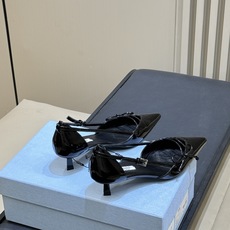 prada 26ss new arrival~高跟单鞋 Prada尖头高跟鞋,选用优质小牛皮,鞋面光泽细腻,质感满分。尖 prada 26ss new arrival~高跟单鞋 Prada尖头高跟鞋,选用优质小牛皮,鞋面光泽细腻,质感满分。尖