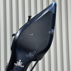 prada 26ss new arrival~高跟单鞋 Prada尖头高跟鞋,选用优质小牛皮,鞋面光泽细腻,质感满分。尖 prada 26ss new arrival~高跟单鞋 Prada尖头高跟鞋,选用优质小牛皮,鞋面光泽细腻,质感满分。尖