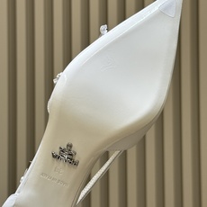 prada 26ss new arrival~高跟单鞋 Prada尖头高跟鞋,选用优质小牛皮,鞋面光泽细腻,质感满分。尖 prada 26ss new arrival~高跟单鞋 Prada尖头高跟鞋,选用优质小牛皮,鞋面光泽细腻,质感满分。尖