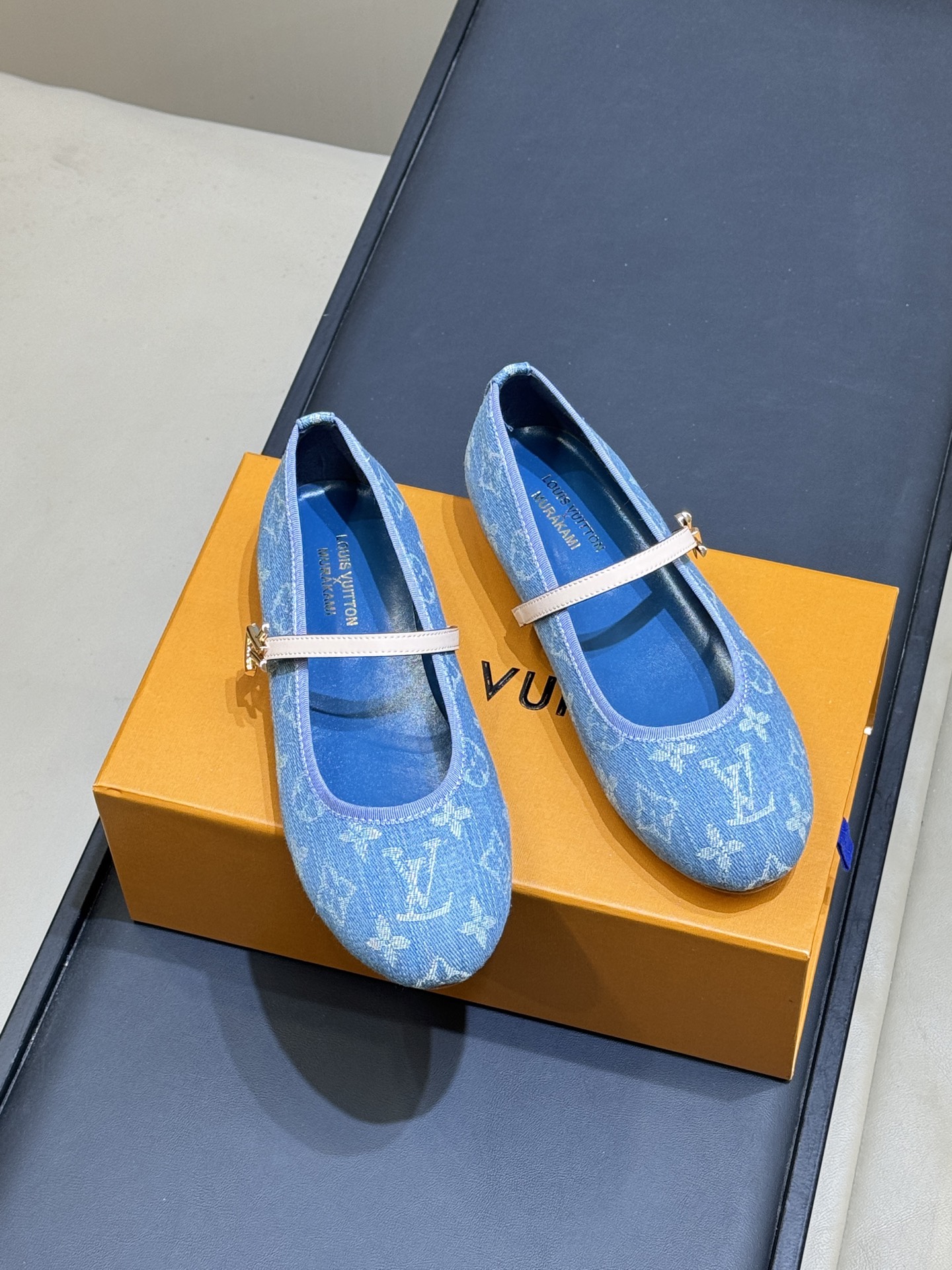 Балетки женские голубые с монограммой Louis Vuitton