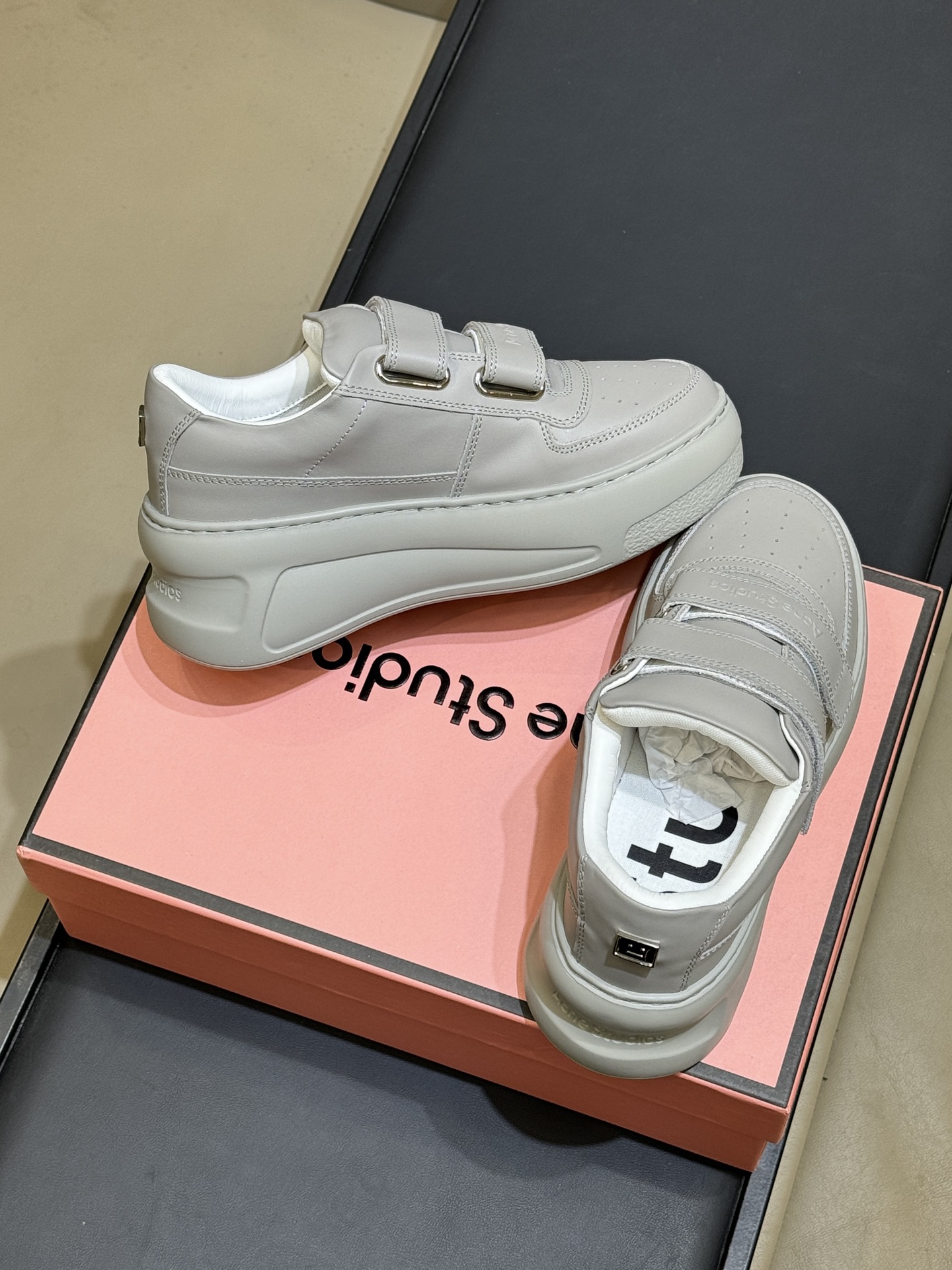 Женские кроссовки Acne на платформе Velcro Без бренда