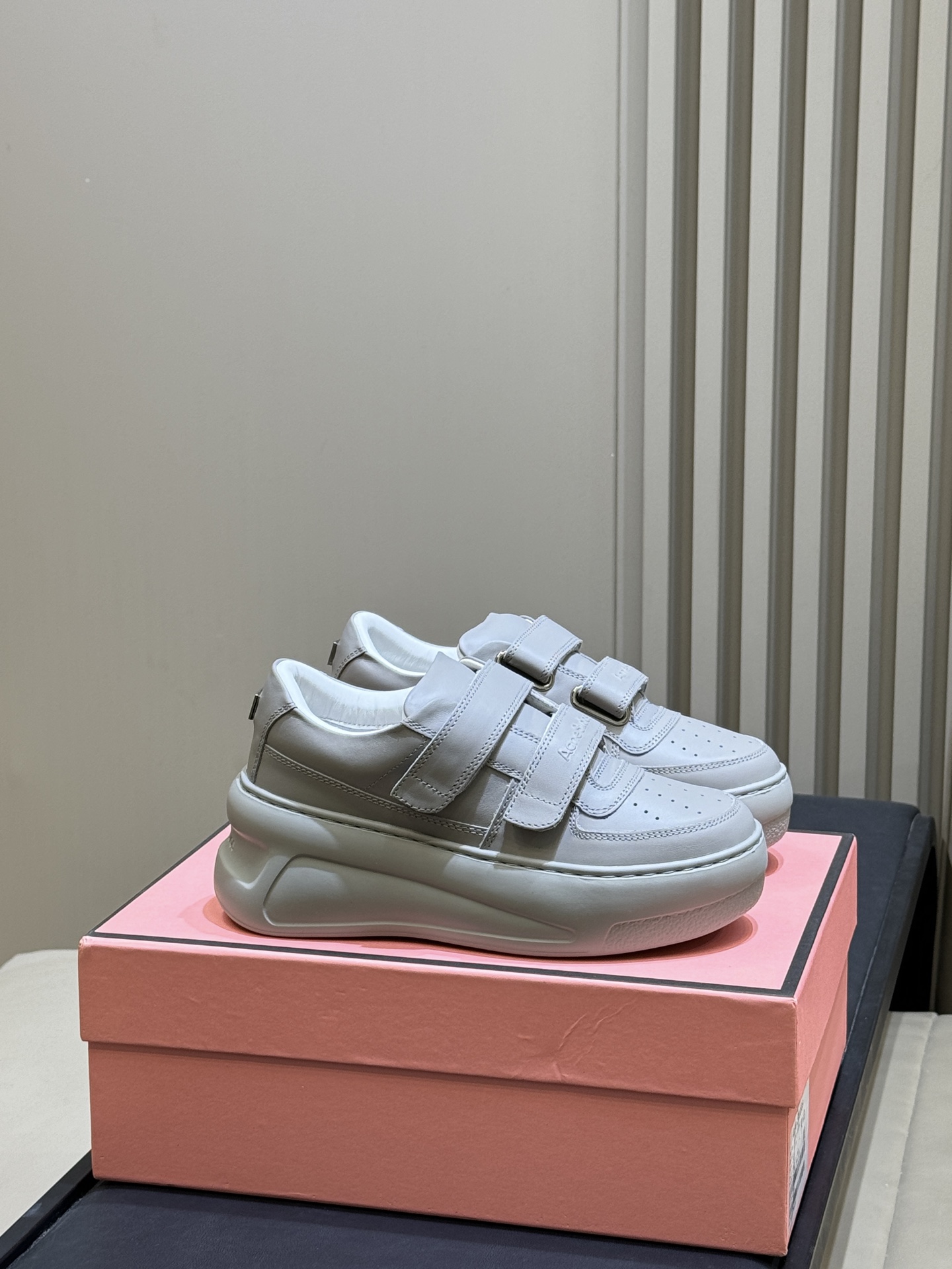 Женские кроссовки Acne на платформе Velcro Без бренда