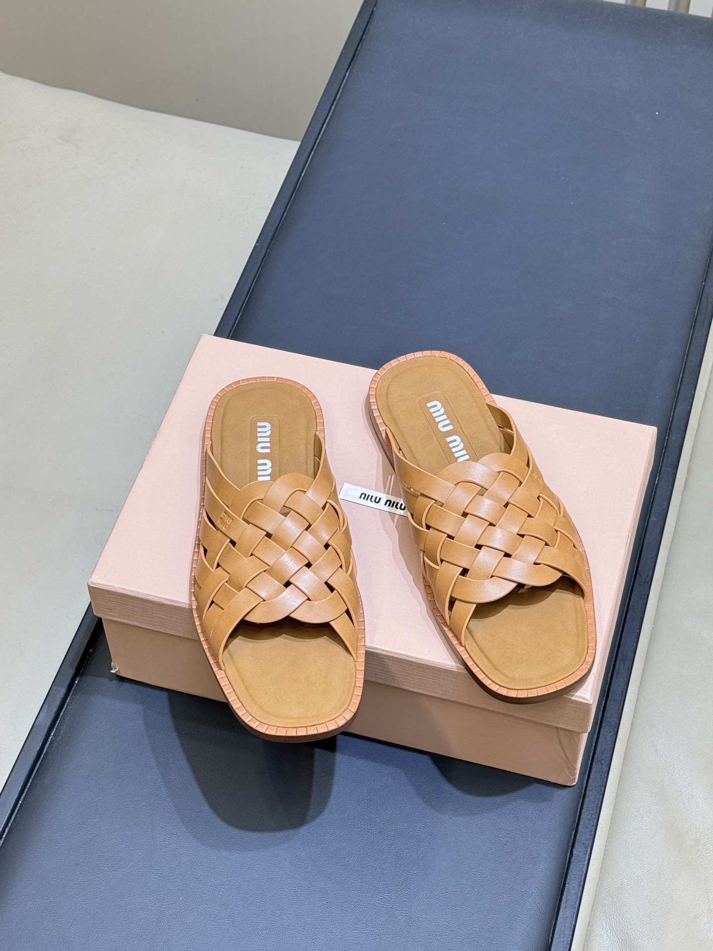 Шлёпанцы Miu Miu