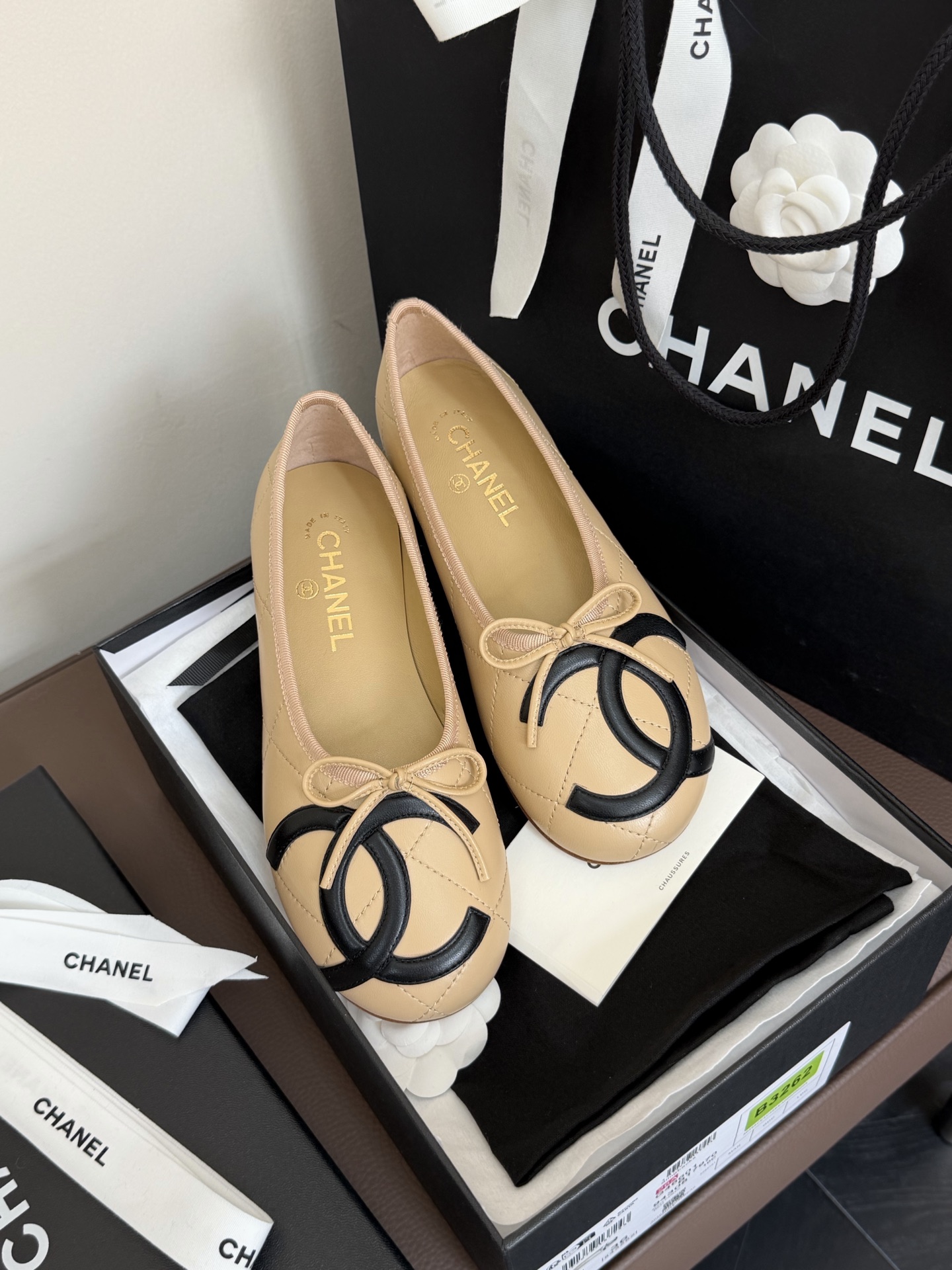 Балетки Chanel бежевые с бабочкой